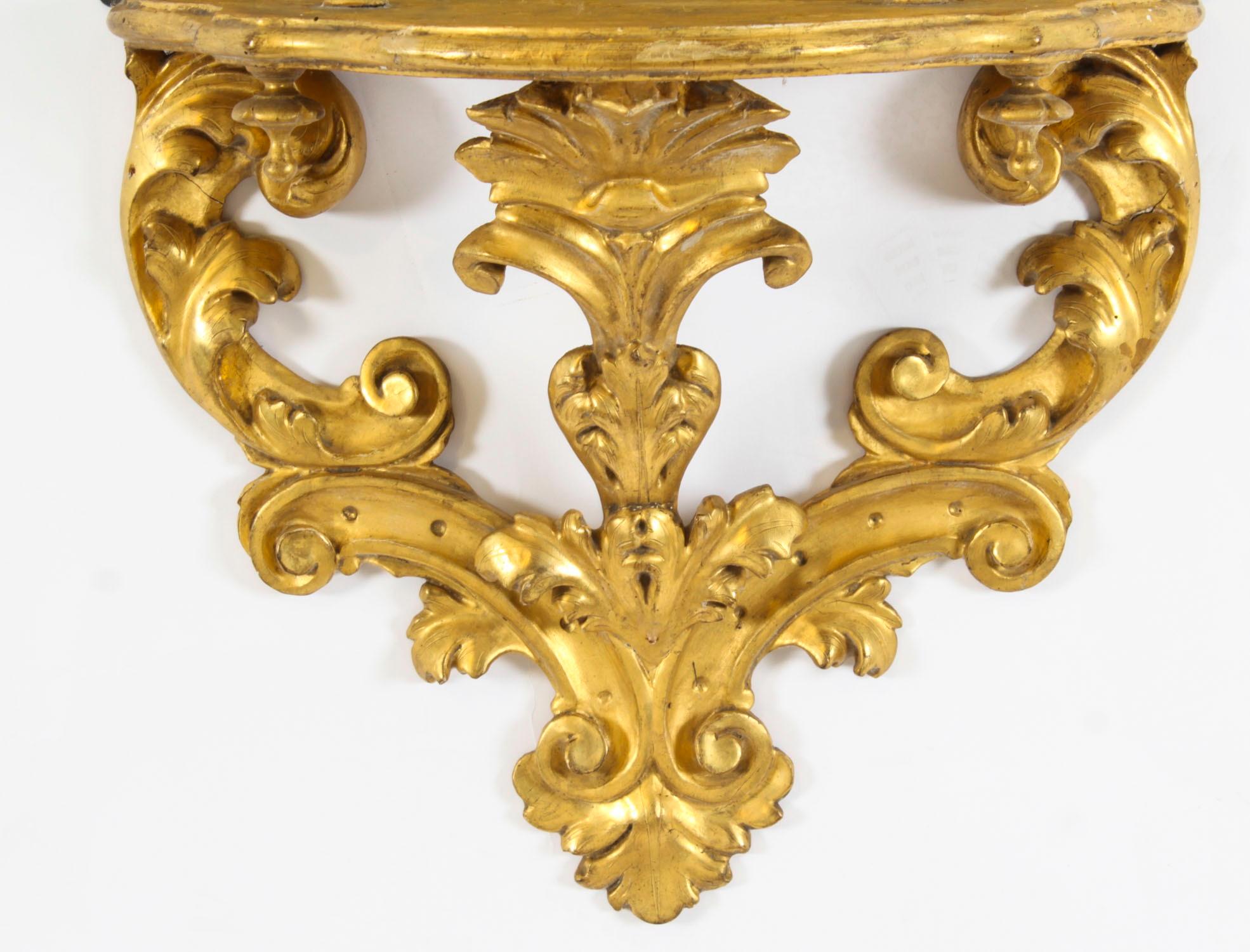 Coppia di mensole da parete a specchio rococò in legno dorato del XIX secolo in vendita 5
