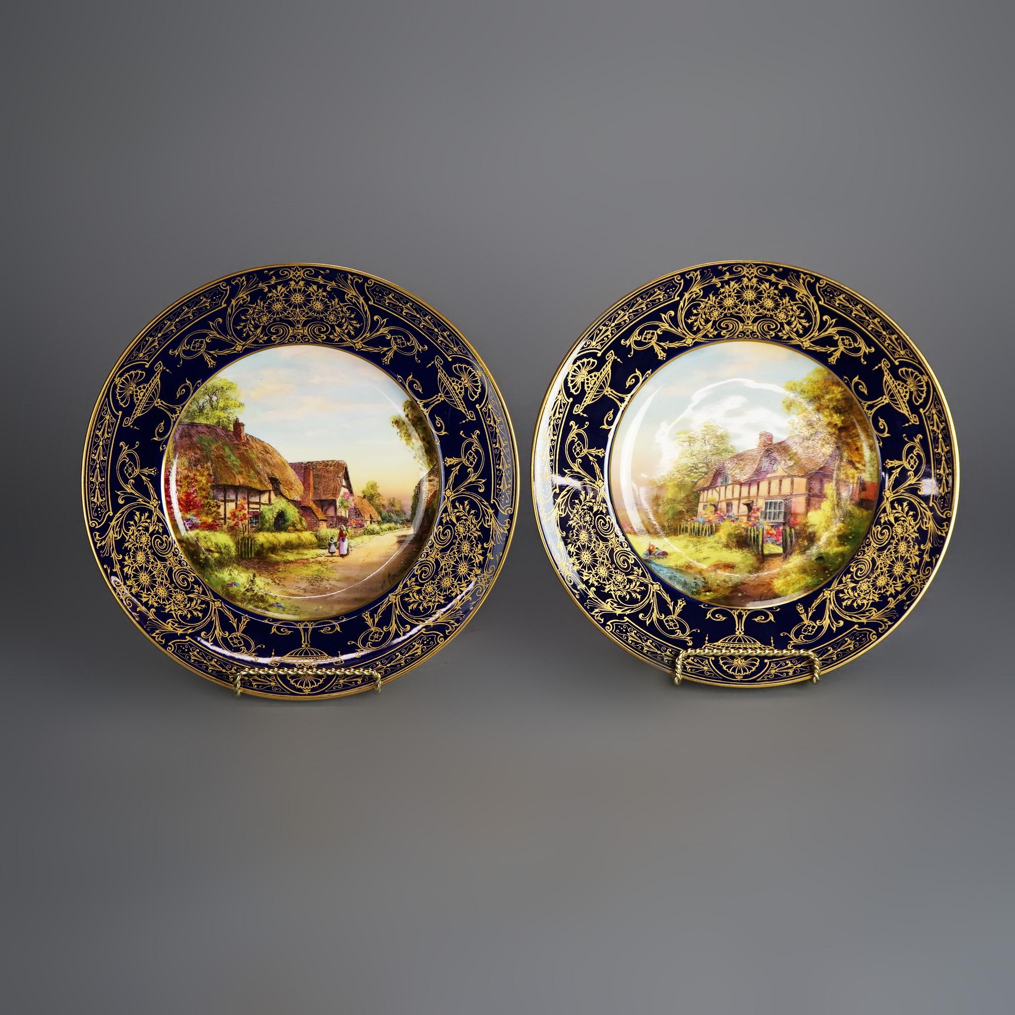 Anglais Ancienne paire d'assiettes scéniques anglaises en porcelaine Royal Worcester peintes à la main C1910