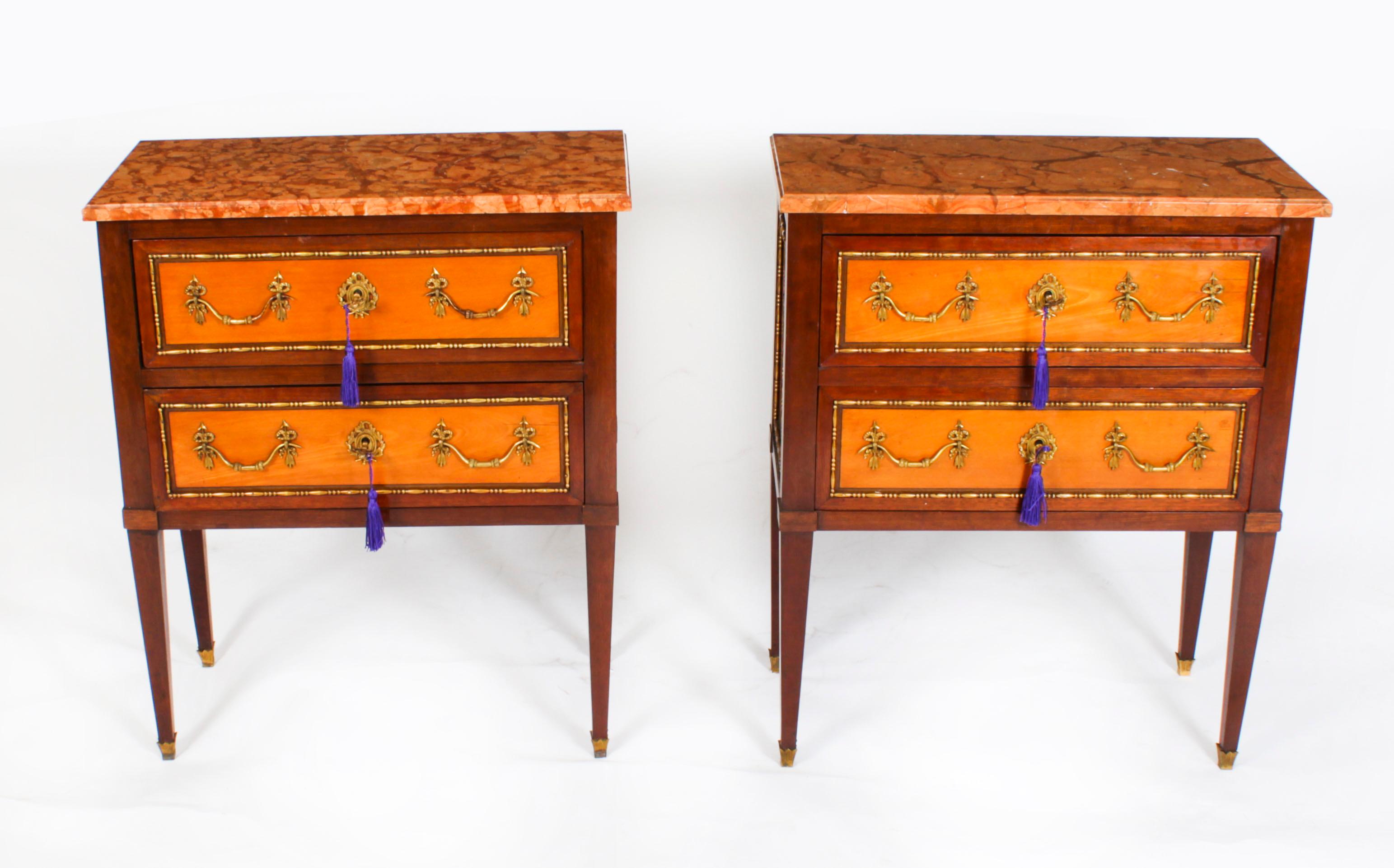 This is a gorgeous pair of antique Victorian marble topped satinwood and maple bedside commodes dating from the mid 19th century.
 
These two-drawer commodes are crafted from the most beautiful satinwood and maple and have solid oak lined drawers.