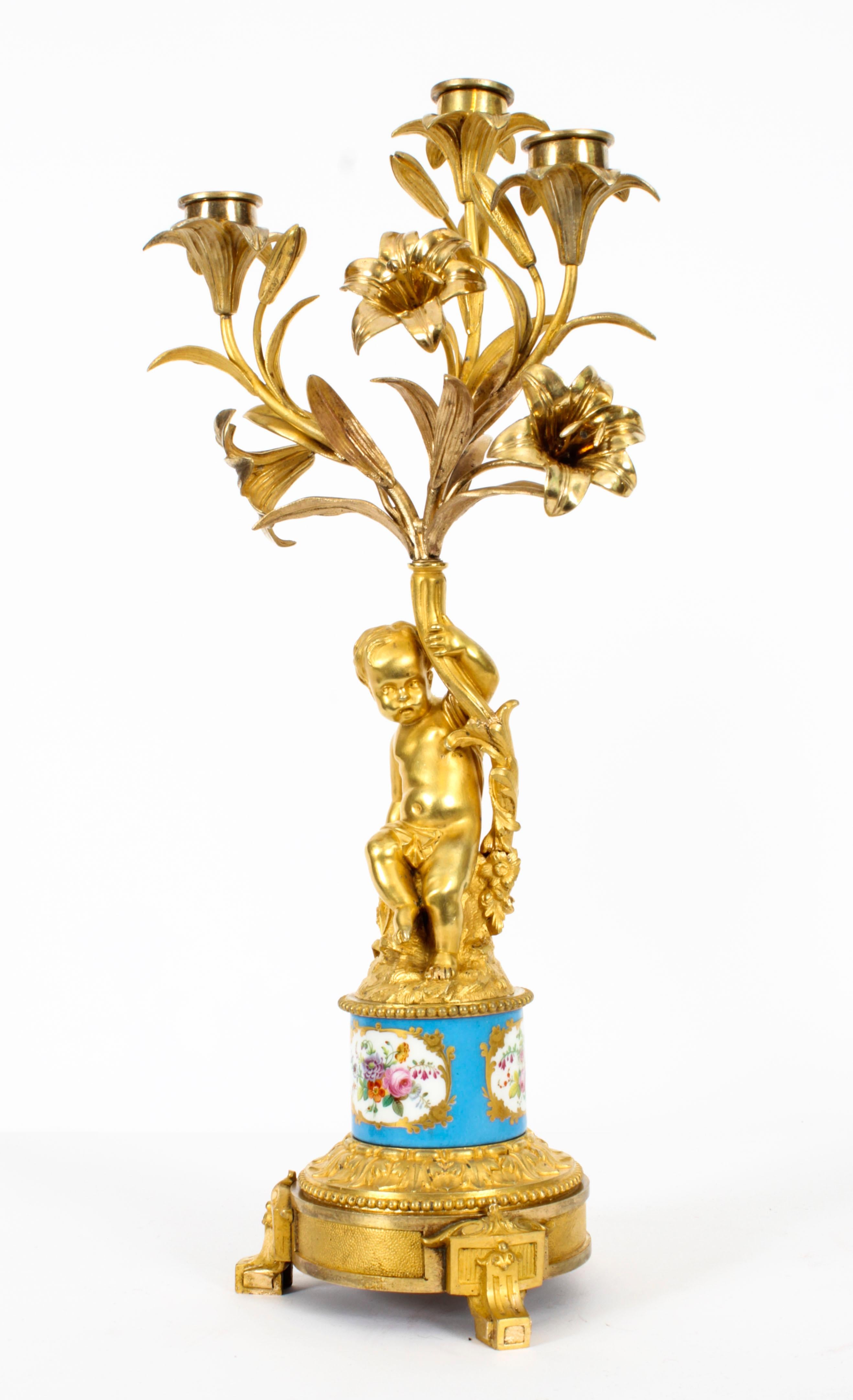 Paire de chandeliers anciens en porcelaine et bronze doré de Sèvres Bleu Celeste, 19e C. en vente 6