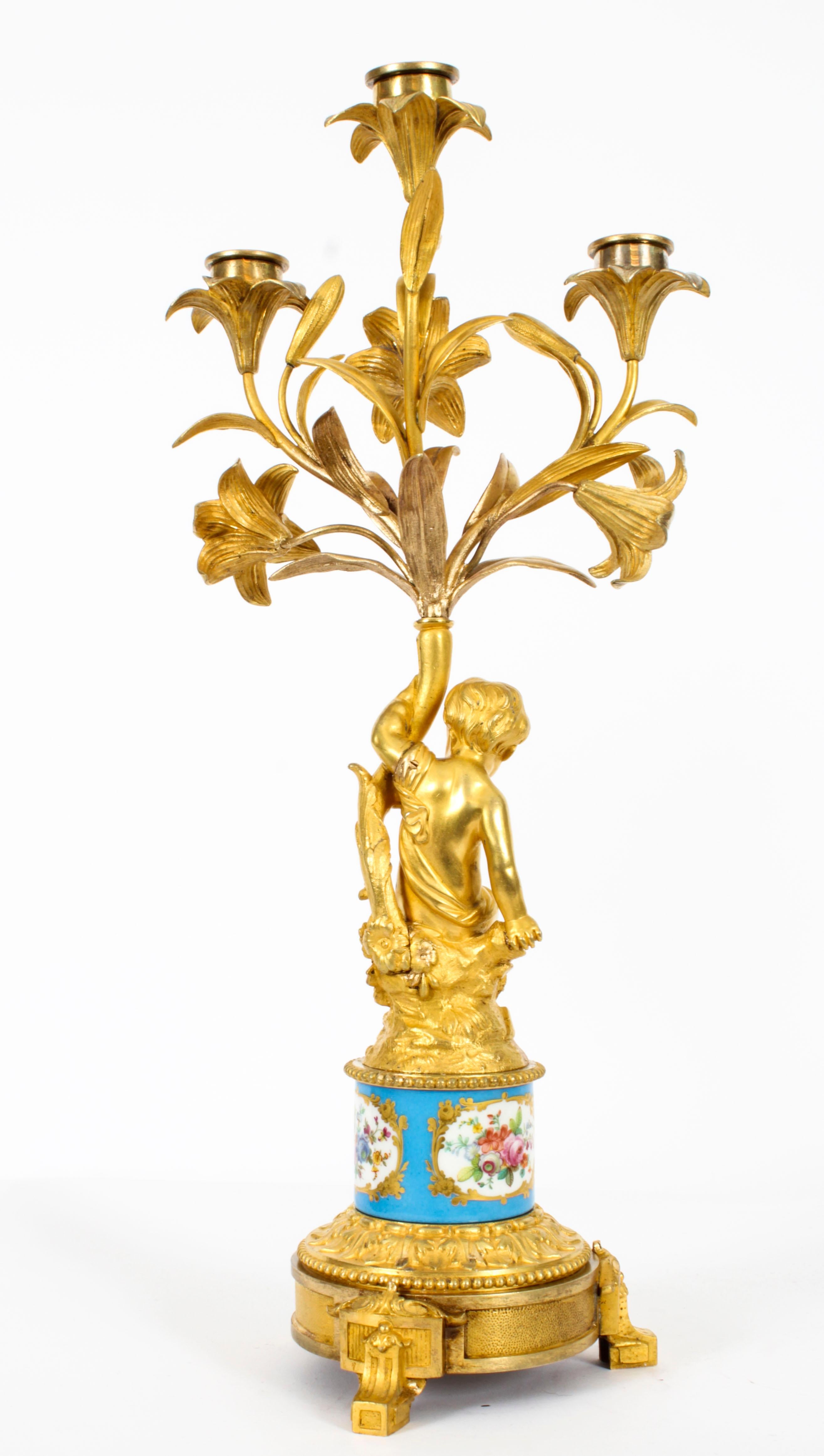 Paire de chandeliers anciens en porcelaine et bronze doré de Sèvres Bleu Celeste, 19e C. en vente 8