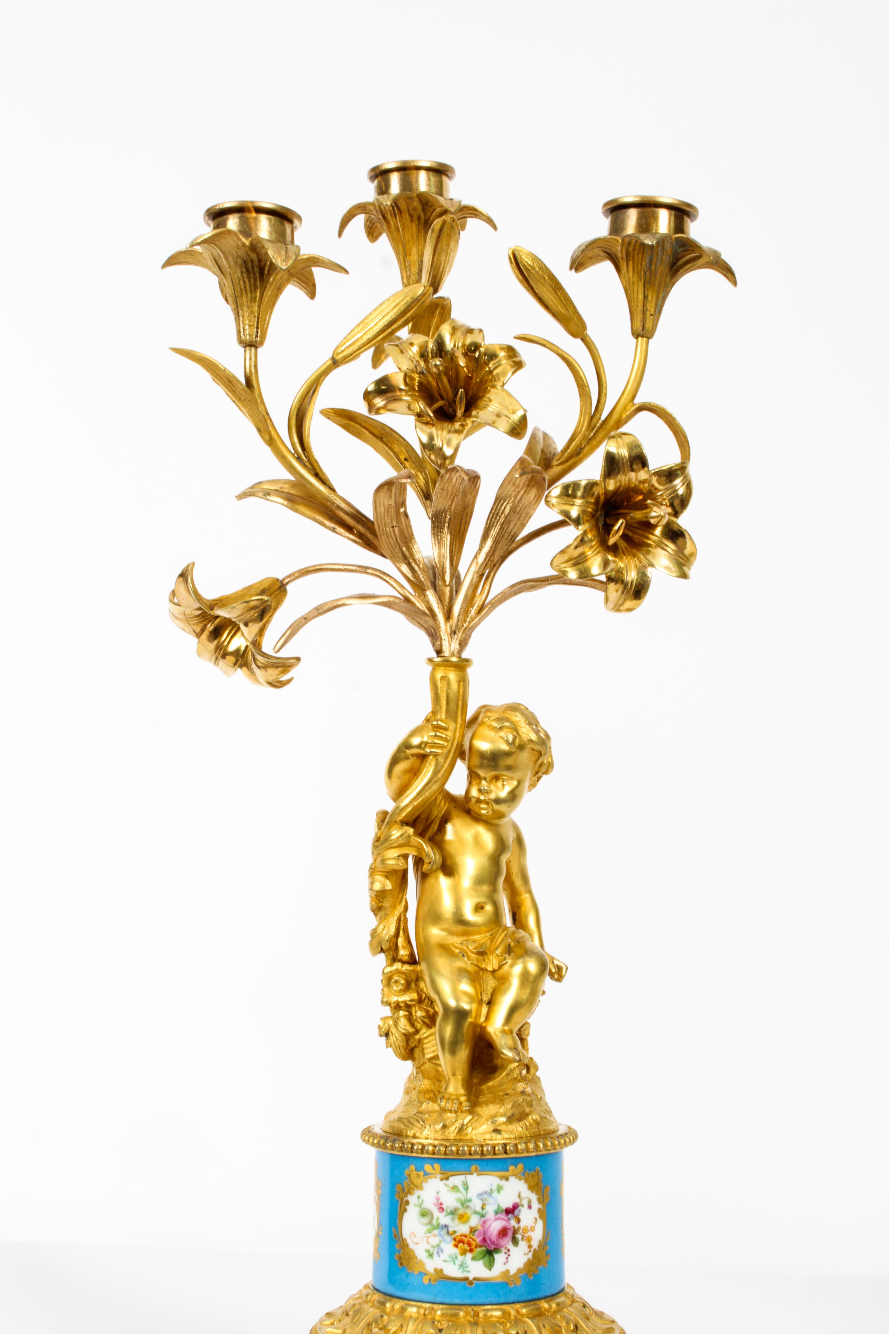Paire de chandeliers anciens en porcelaine et bronze doré de Sèvres Bleu Celeste, 19e C. en vente 10