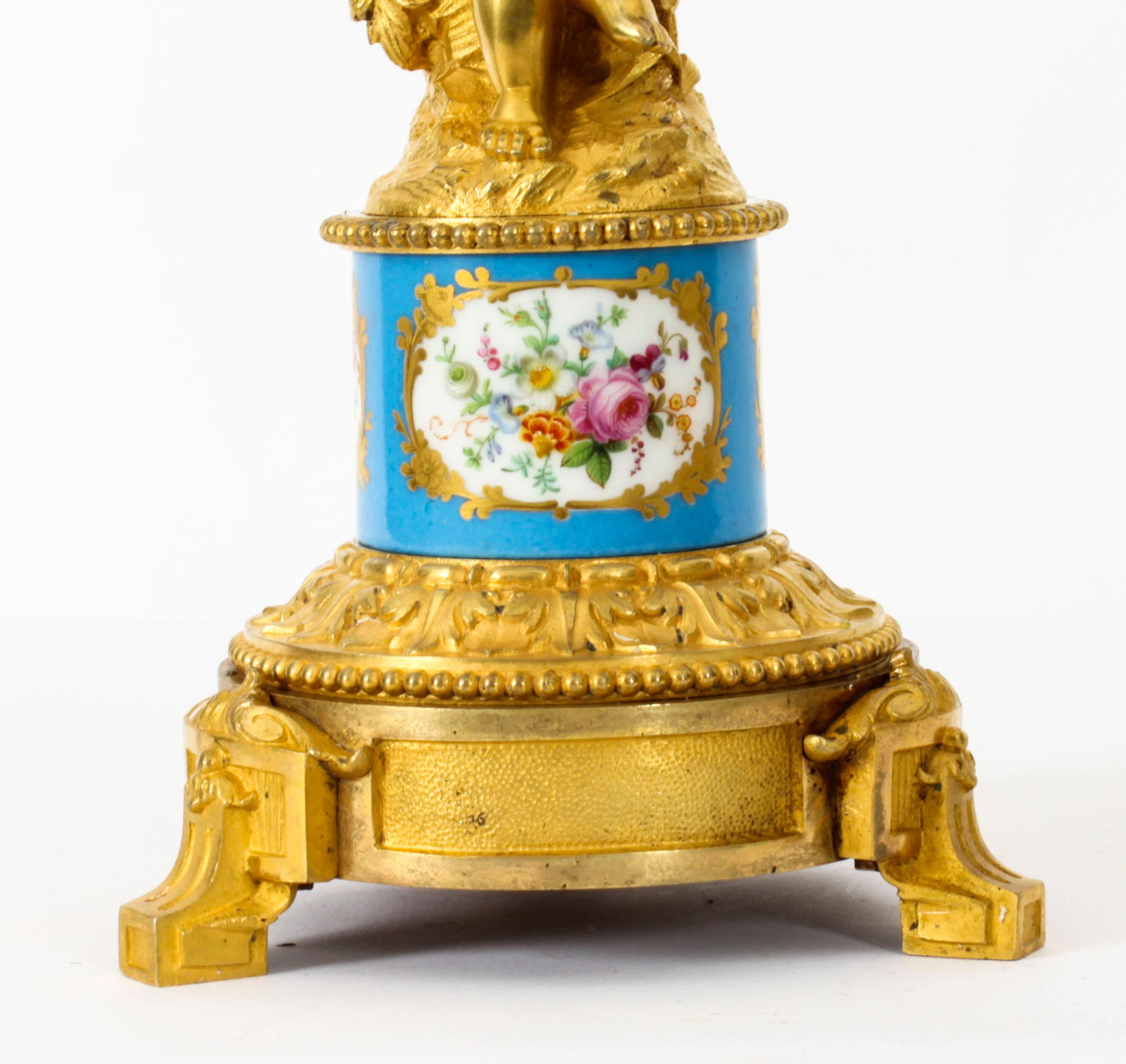 Paire de chandeliers anciens en porcelaine et bronze doré de Sèvres Bleu Celeste, 19e C. en vente 12