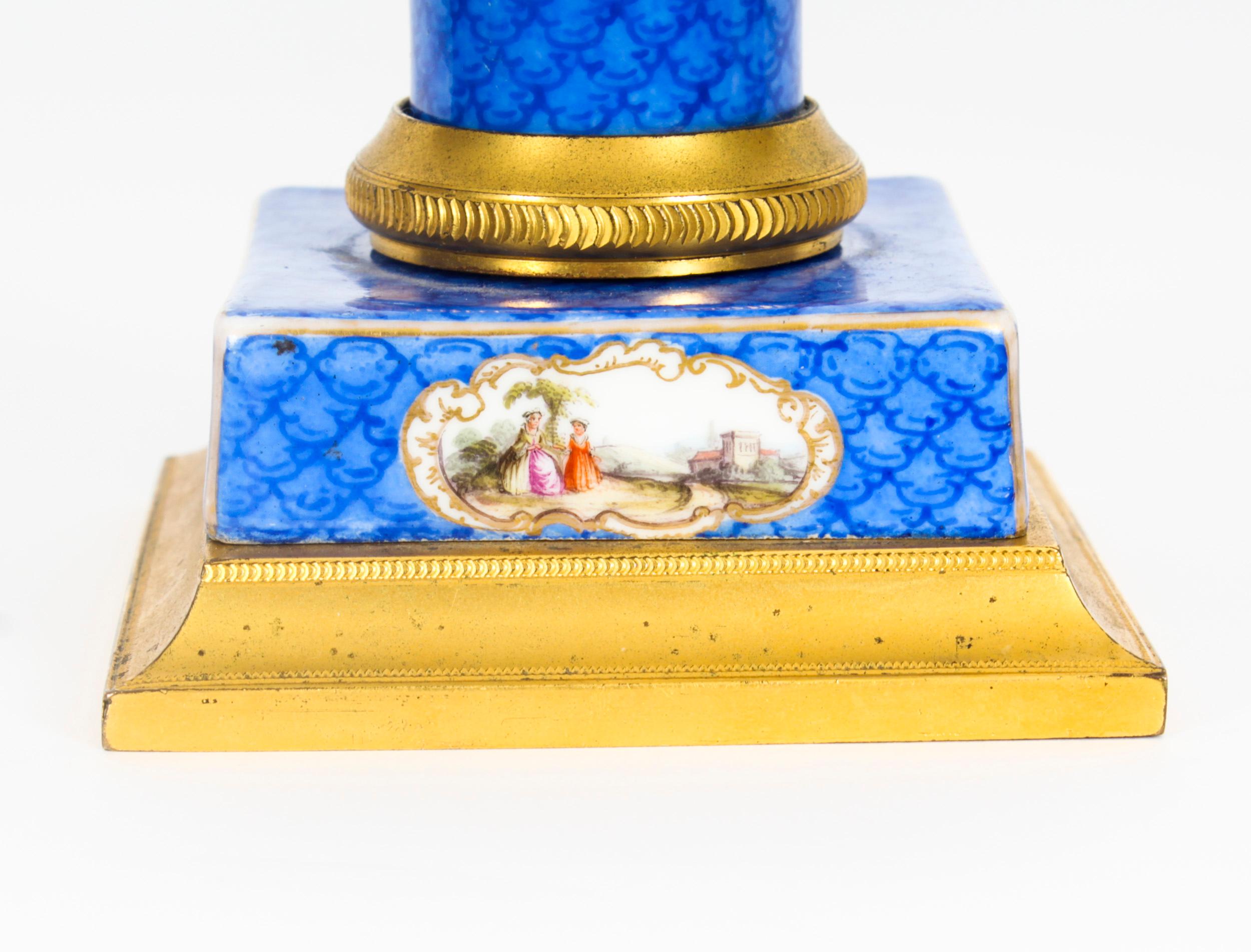 Antikes Paar Sevres-Porzellan-Kerzenleuchter mit Goldbronze-Montierung, 19. Jahrhundert im Angebot 6