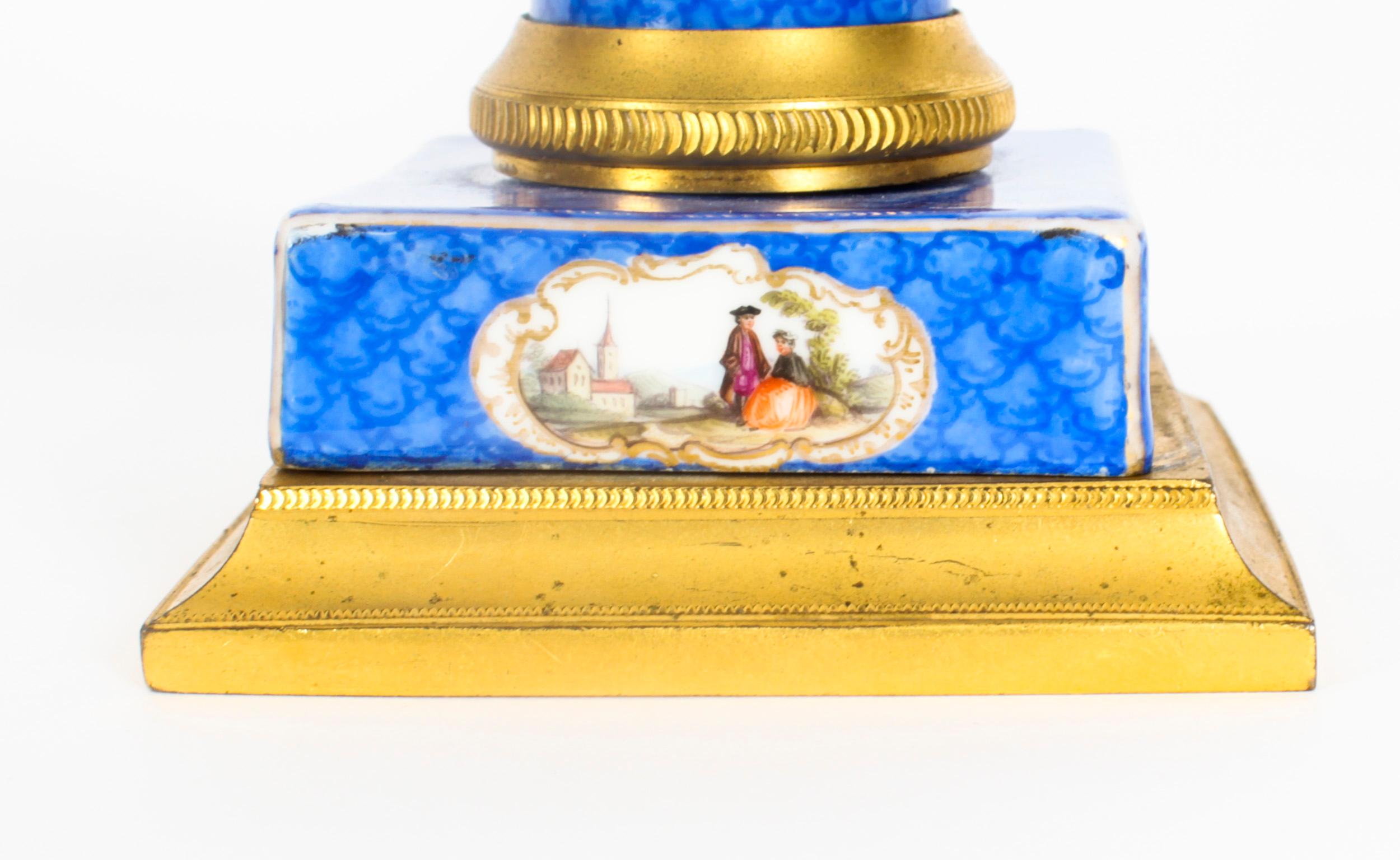 Antikes Paar Sevres-Porzellan-Kerzenleuchter mit Goldbronze-Montierung, 19. Jahrhundert im Angebot 11