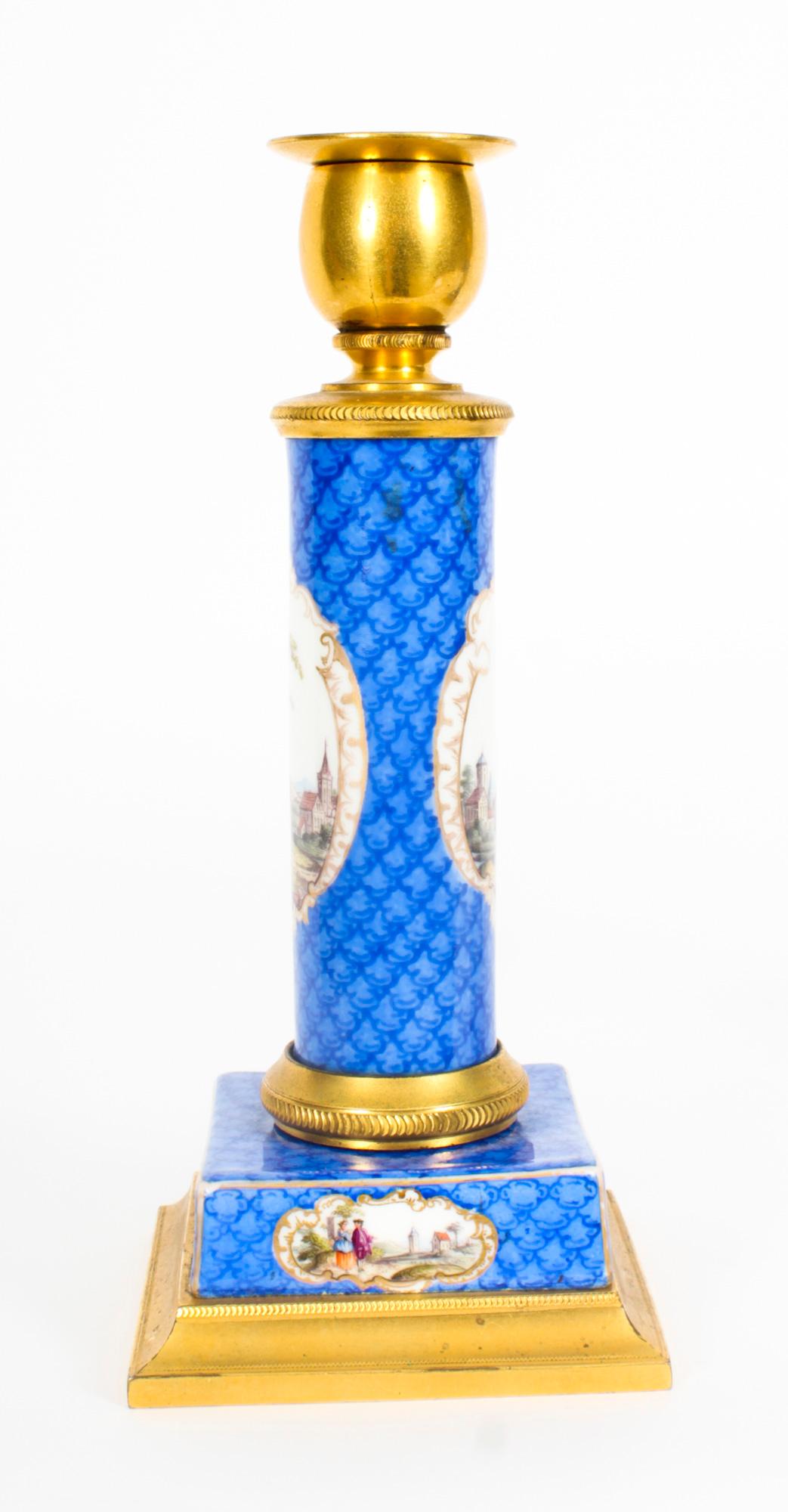 Antikes Paar Sevres-Porzellan-Kerzenleuchter mit Goldbronze-Montierung, 19. Jahrhundert im Angebot 1