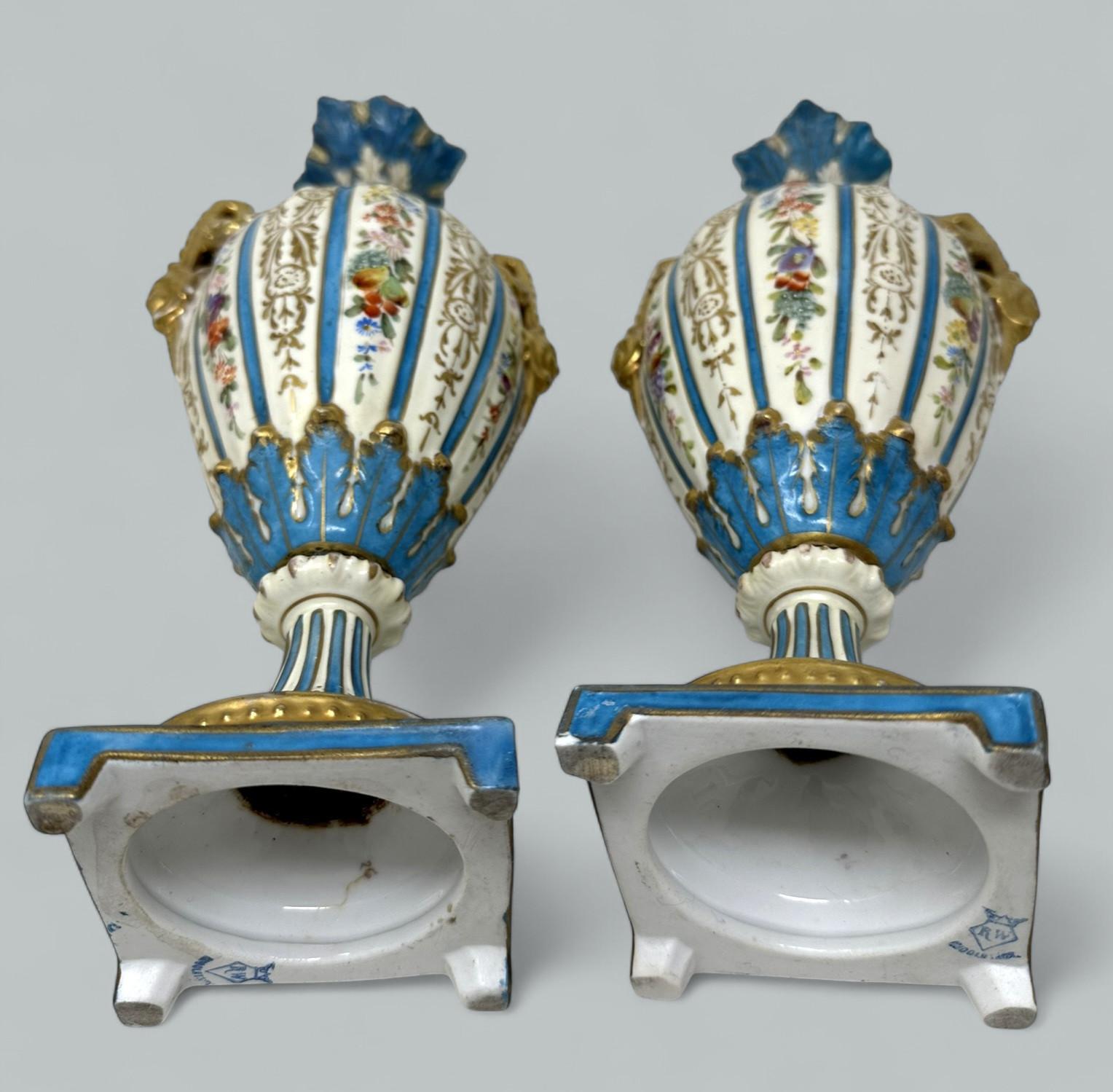 Antike Paar Sèvres Stil Deutsch Rudolstadt Hand gemalt Vasen Urnen 19C Macys im Angebot 4
