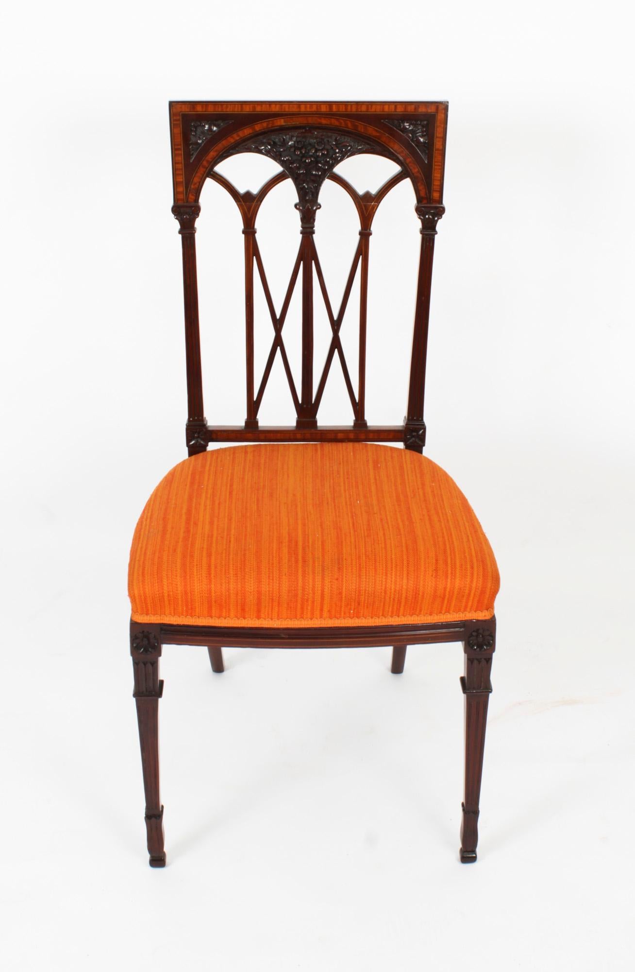 Acajou Paire de chaises d'appoint anciennes de style néo-historique Sheraton, début du XXe siècle en vente