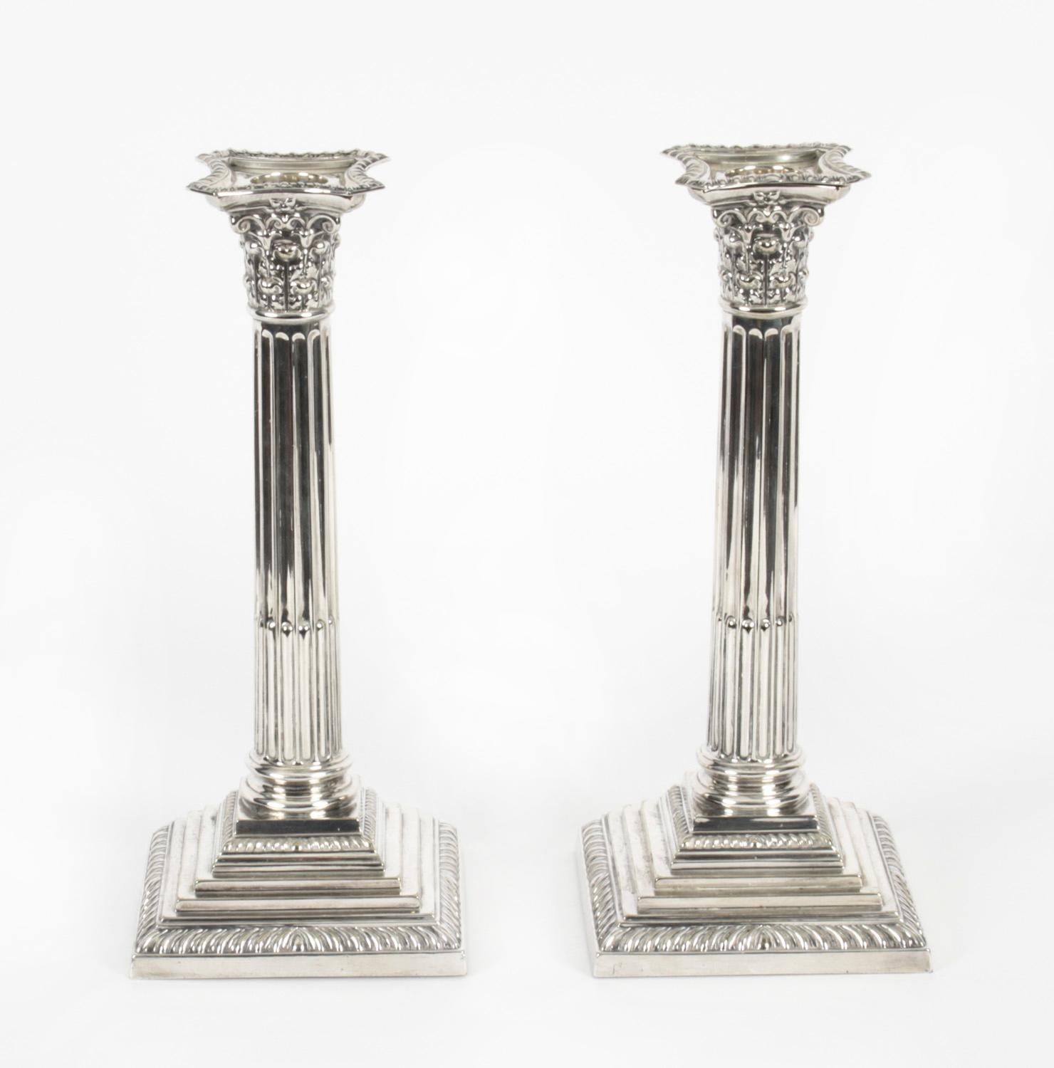 This is an exquisite Victorian pair of English antique Neoclassical design silver plated Corinthian column candlesticks, 19th Century in date.

The pair features a classic Corinthian Capitals decorated with acanthus leaves and anthemion with a