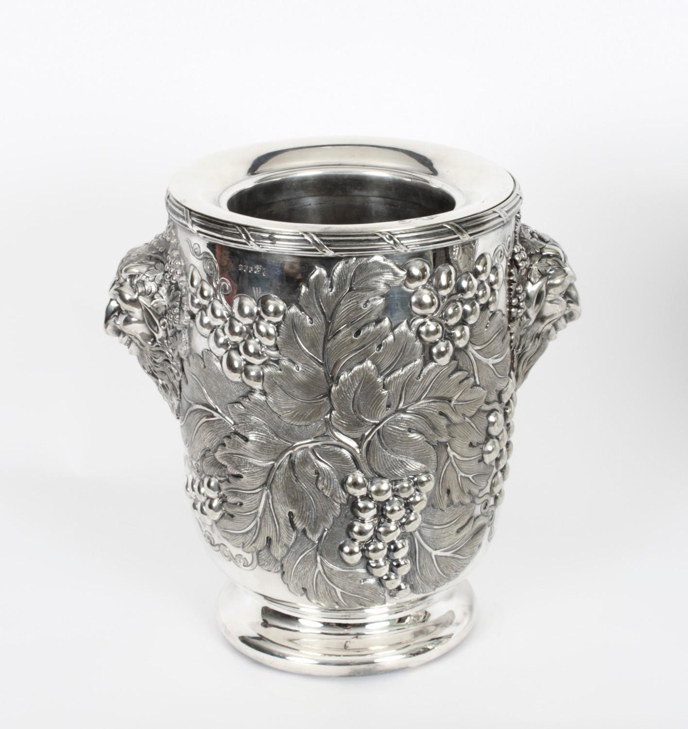 This is an exceptional pair of antique English silver plated wine coolers by the renowned silversmith Hawksworth, Eyre & Co of Sheffield, circa 1870 in date.
 
The wine coolers stand on circular pedestal bases with decorative Faustian masque