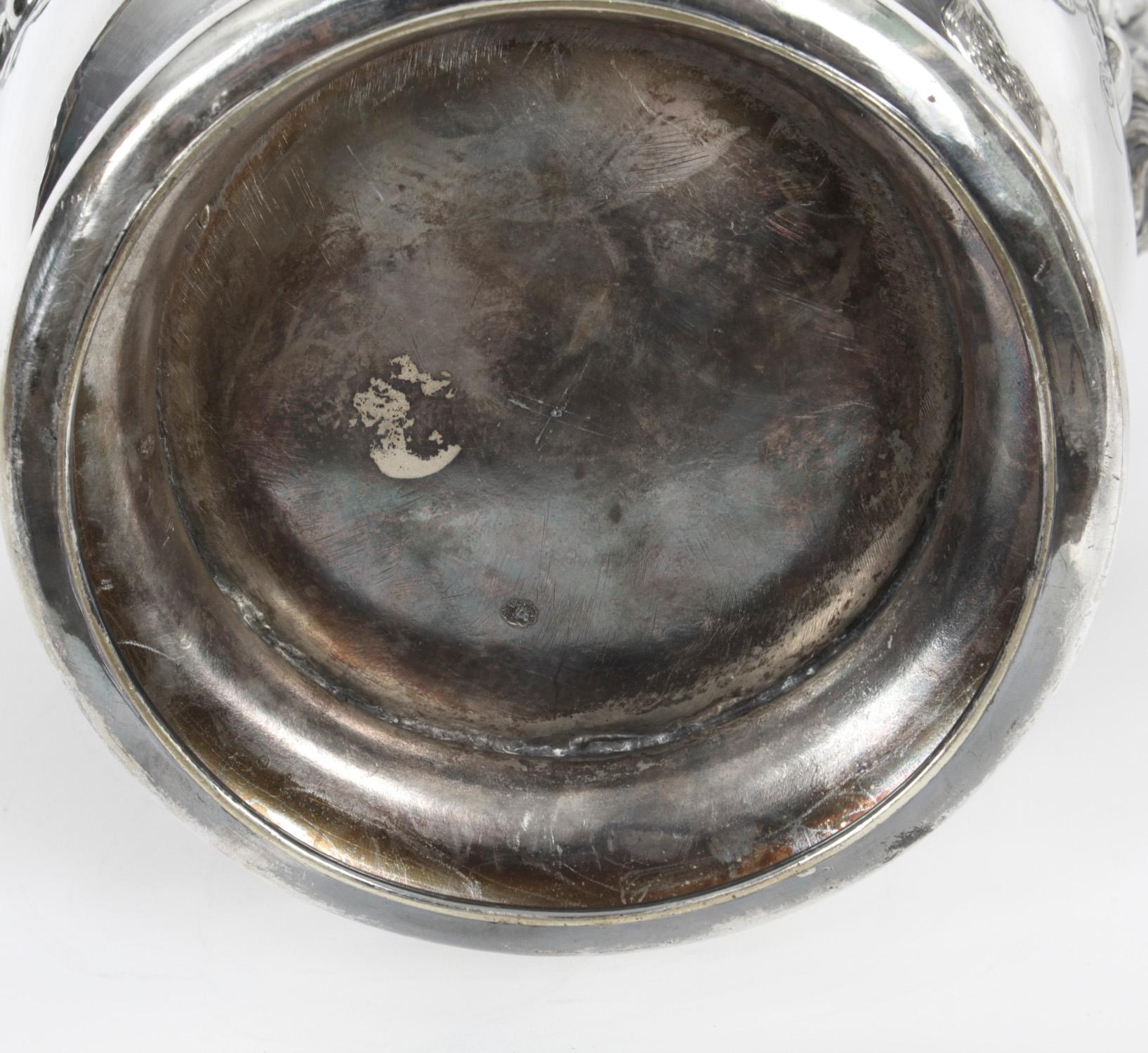 Pareja antigua de enfriadores de vino bañados en plata de Hawksworth, Eyre & Co S. XIX en venta 14