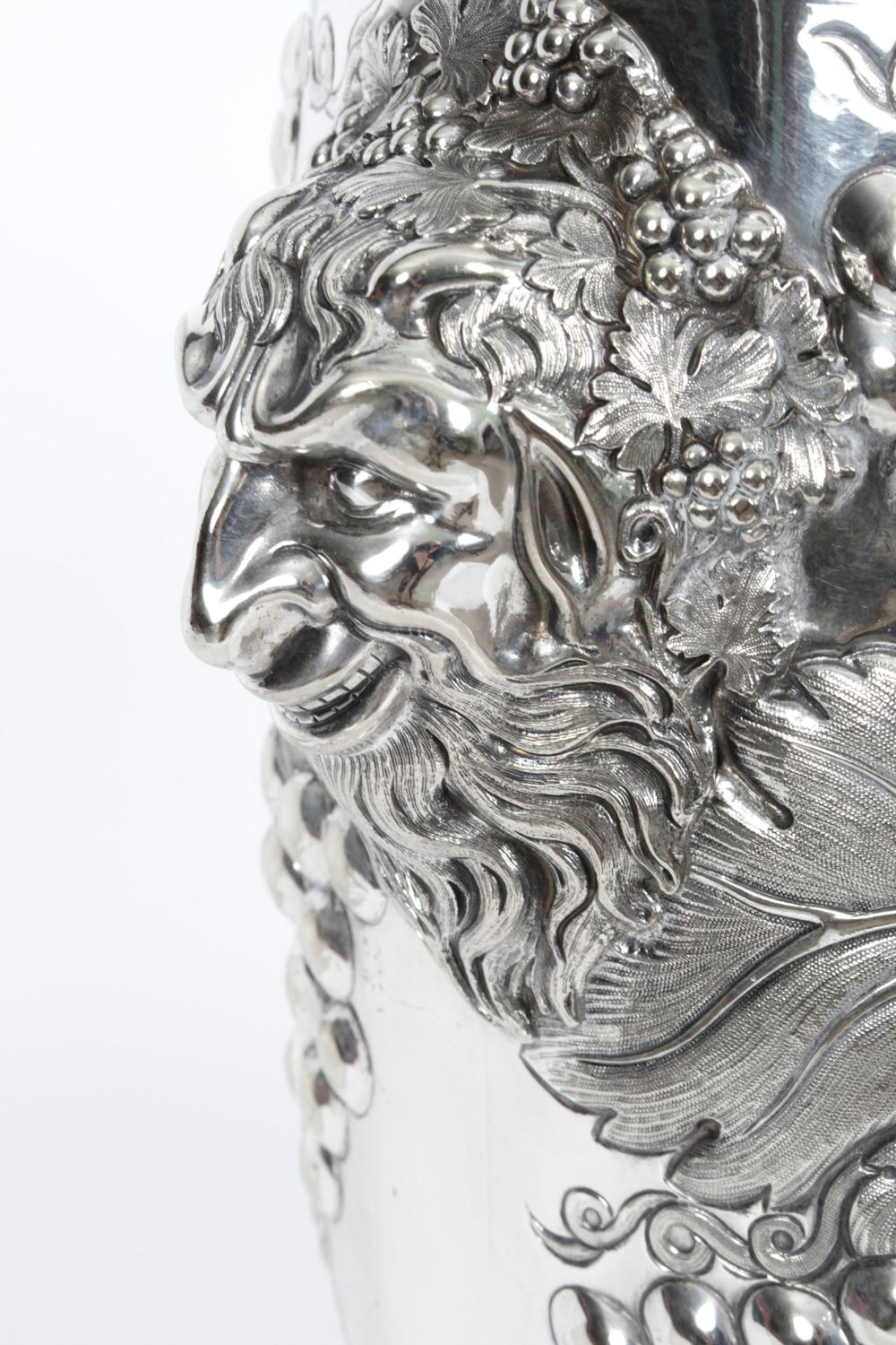 Pareja antigua de enfriadores de vino bañados en plata de Hawksworth, Eyre & Co S. XIX Chapado en plata en venta