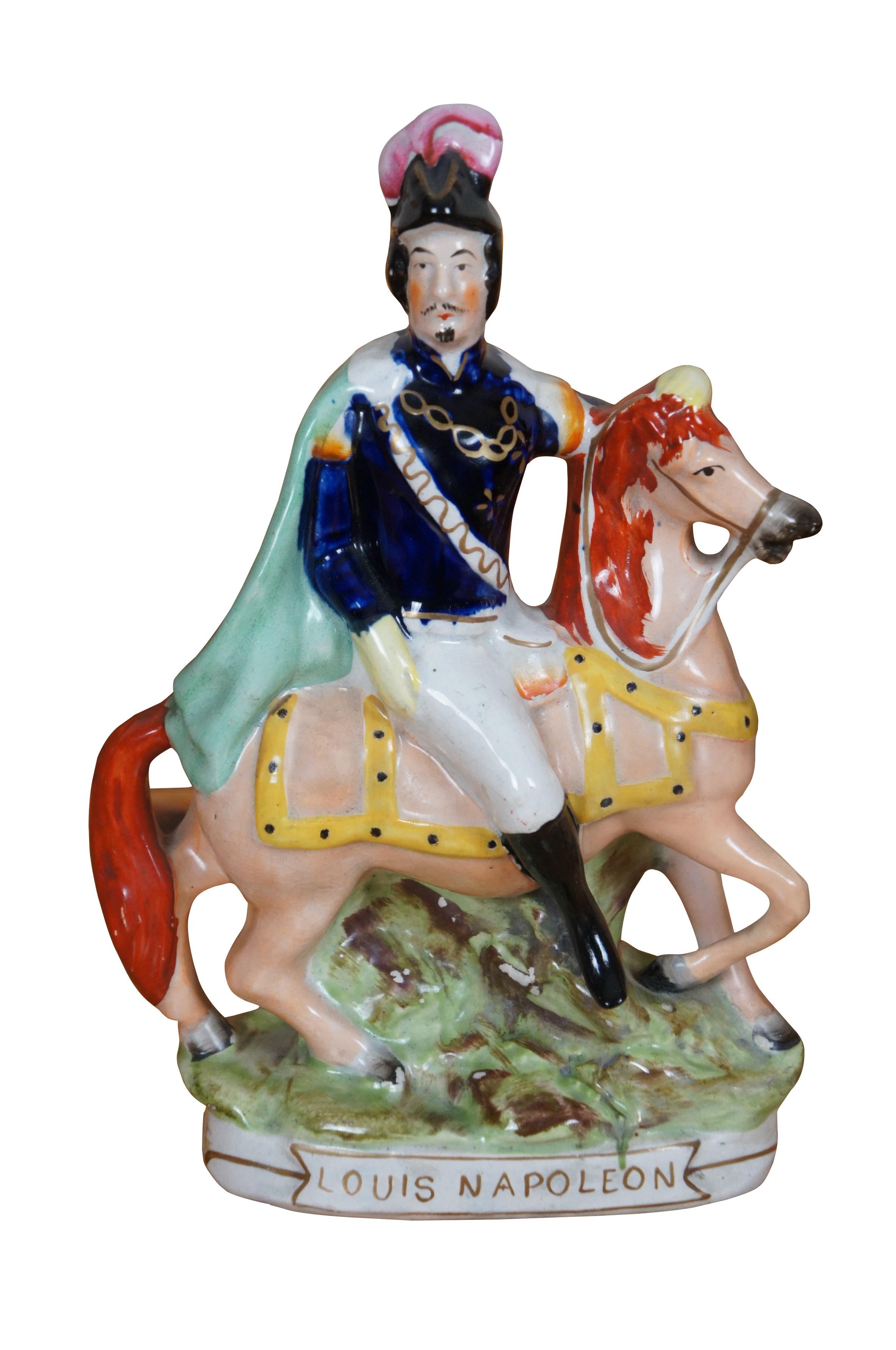 Antike Reiterfiguren aus Staffordshire aus dem 19. Jahrhundert - ein schönes Paar, das Louis Napoleon und seine Frau, die Kaiserin von Frankreich, auf einem Pferd sitzend darstellt.

Abmessungen:
Jede Figur misst 8