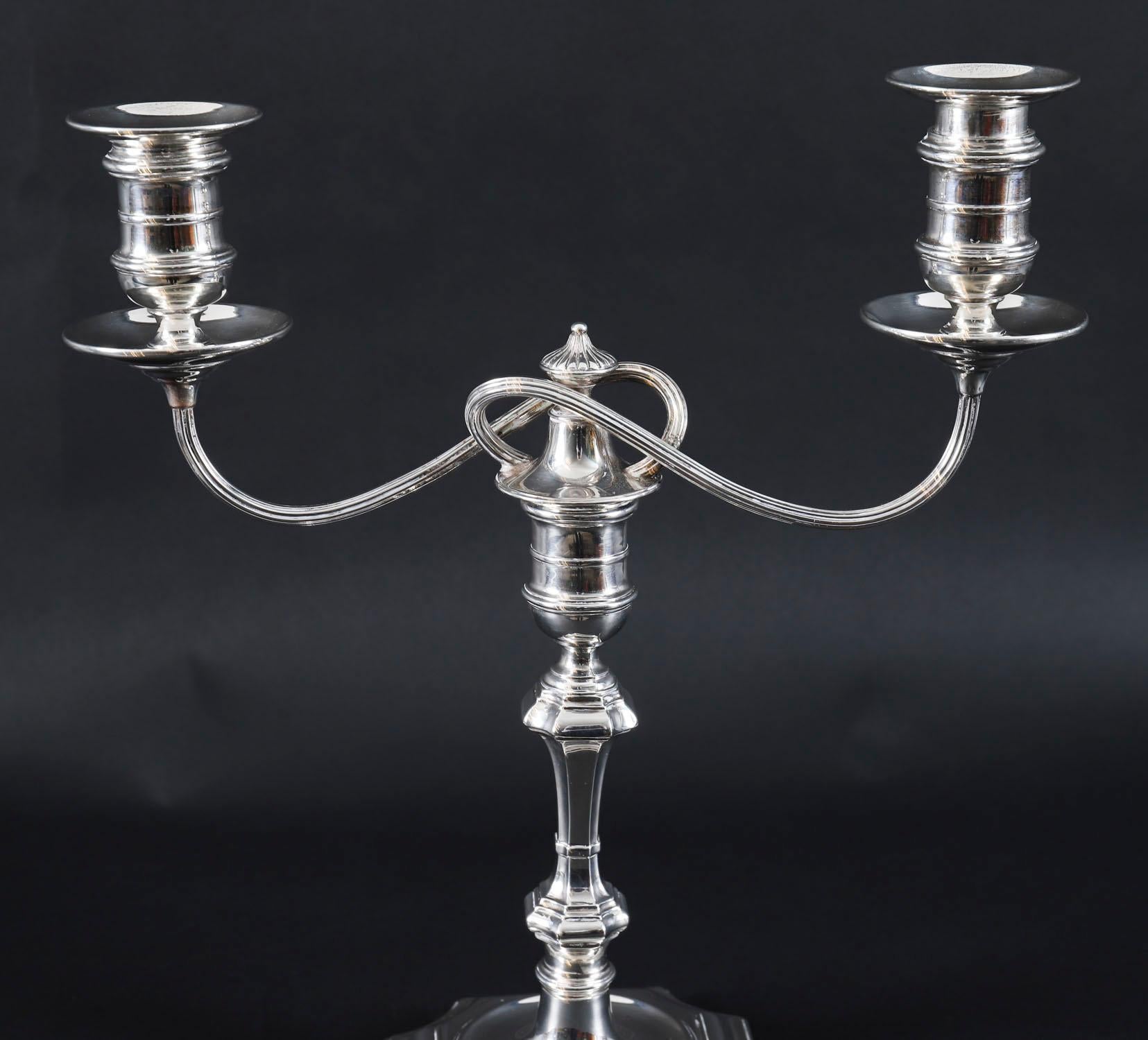 Paire de chandeliers anciens en argent Sterling par Elkington & Co 20ème siècle en vente 1