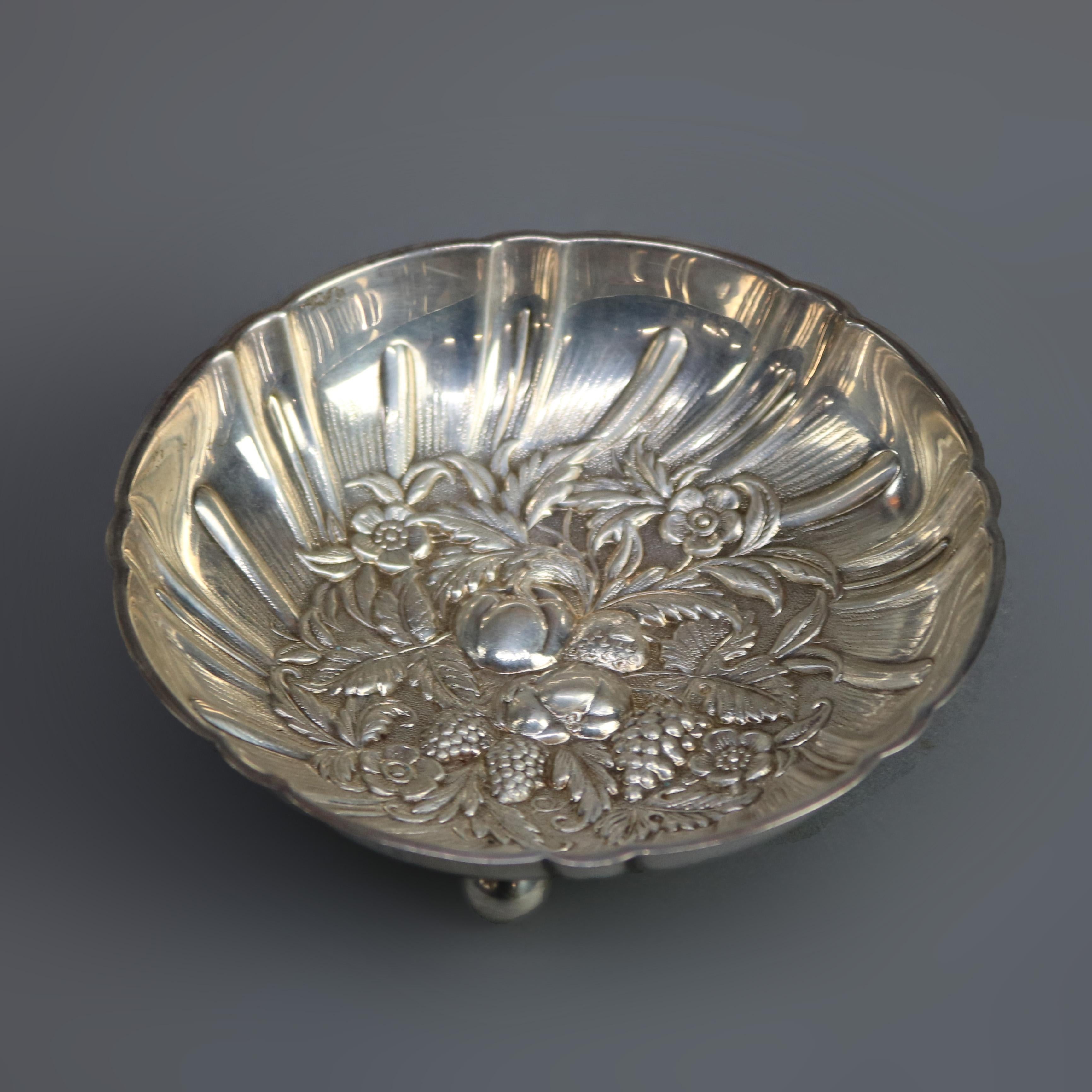 American Pair of Sterling Silver Kirk & Stieff Repousse Nut Bowls, circa 1900 6.7 toz