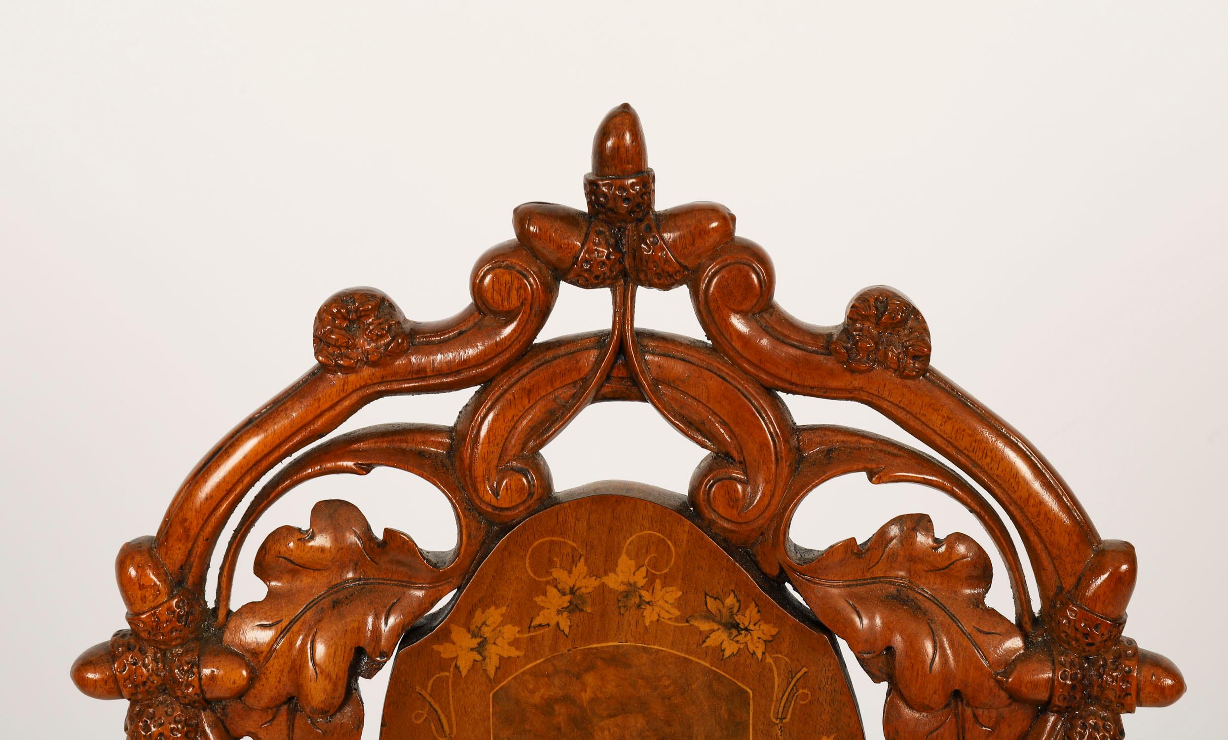Antique Pair Swiss Walnut Marquetry inlaid Hall Chairs 19th Century en venta 3
