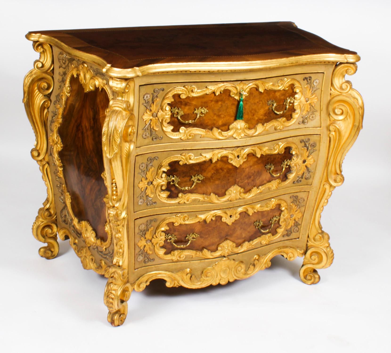 This is a gorgeous antique pair of Italian Venetian walnut and giltwood serpentine bombe' commodes, dating from the late 19th century.
 
These three-drawer bombe' commodes are crafted from the most beautiful walnut, have oak lined drawers and