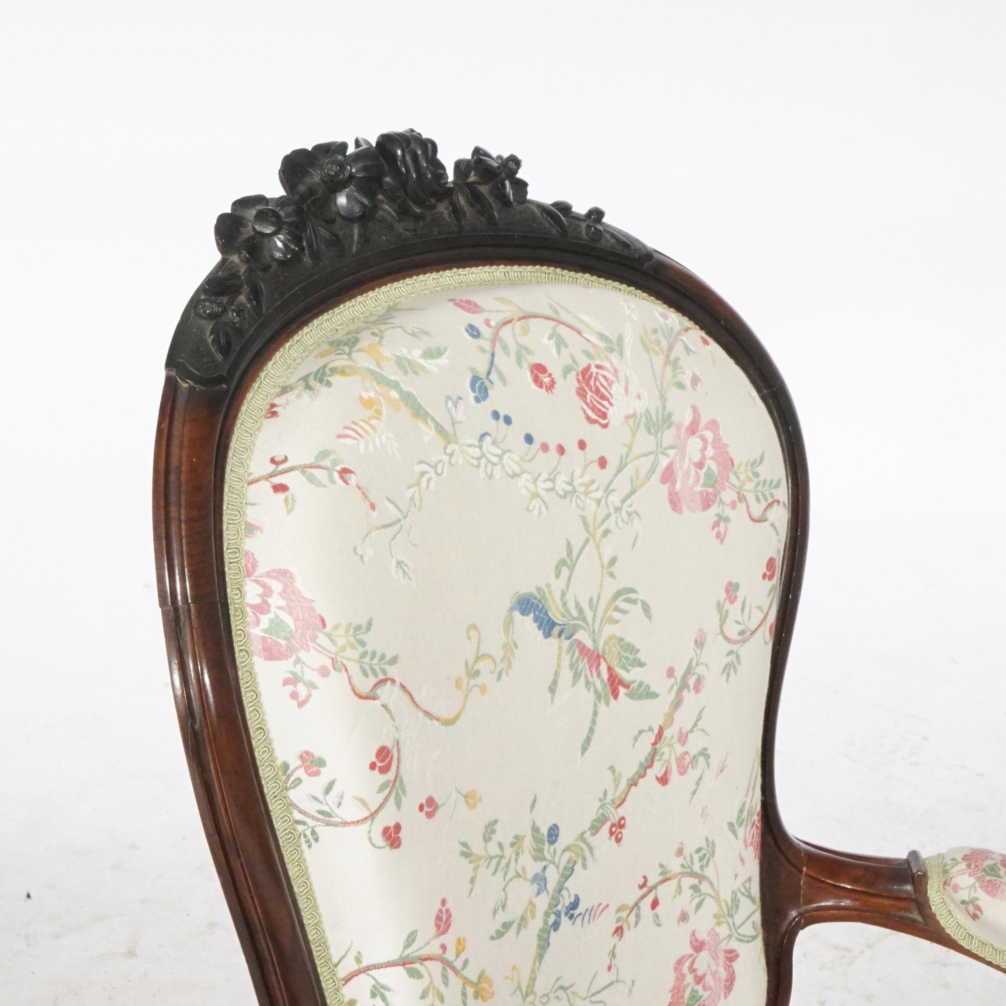 Ancienne paire de fauteuils de salon victoriens sculptés en bois de rose, vers 1890 en vente 1