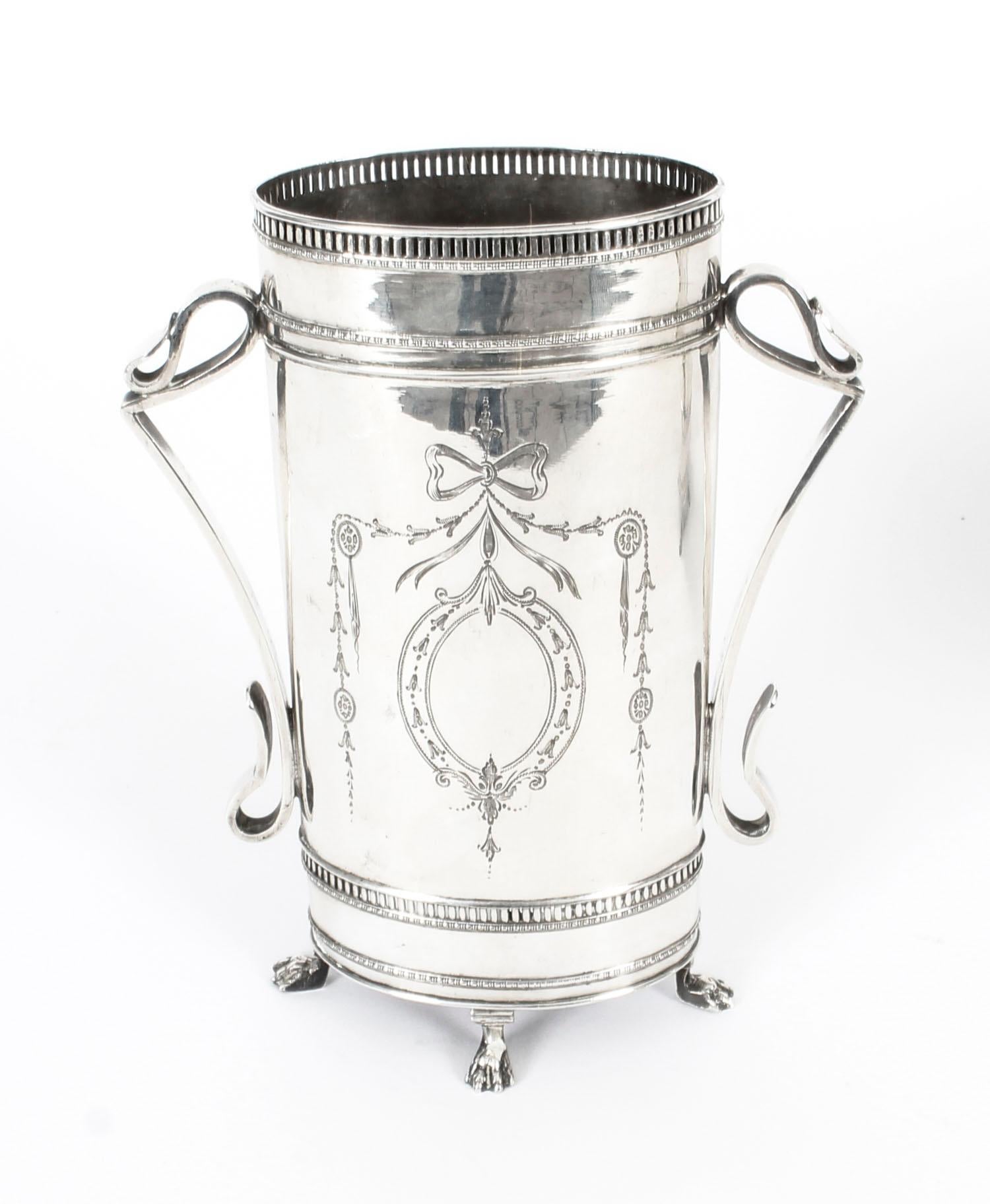 Antique Pair of Victorian Neoclassical Silver Plate Vases, 19th Century In Good Condition In London, GB