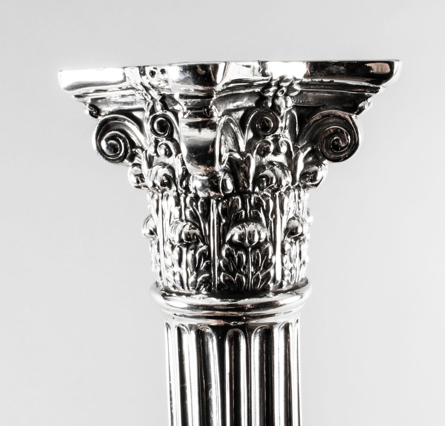 Paire de candélabres victoriens à cinq lumières en métal argenté d'Elkington du 19ème siècle en vente 5