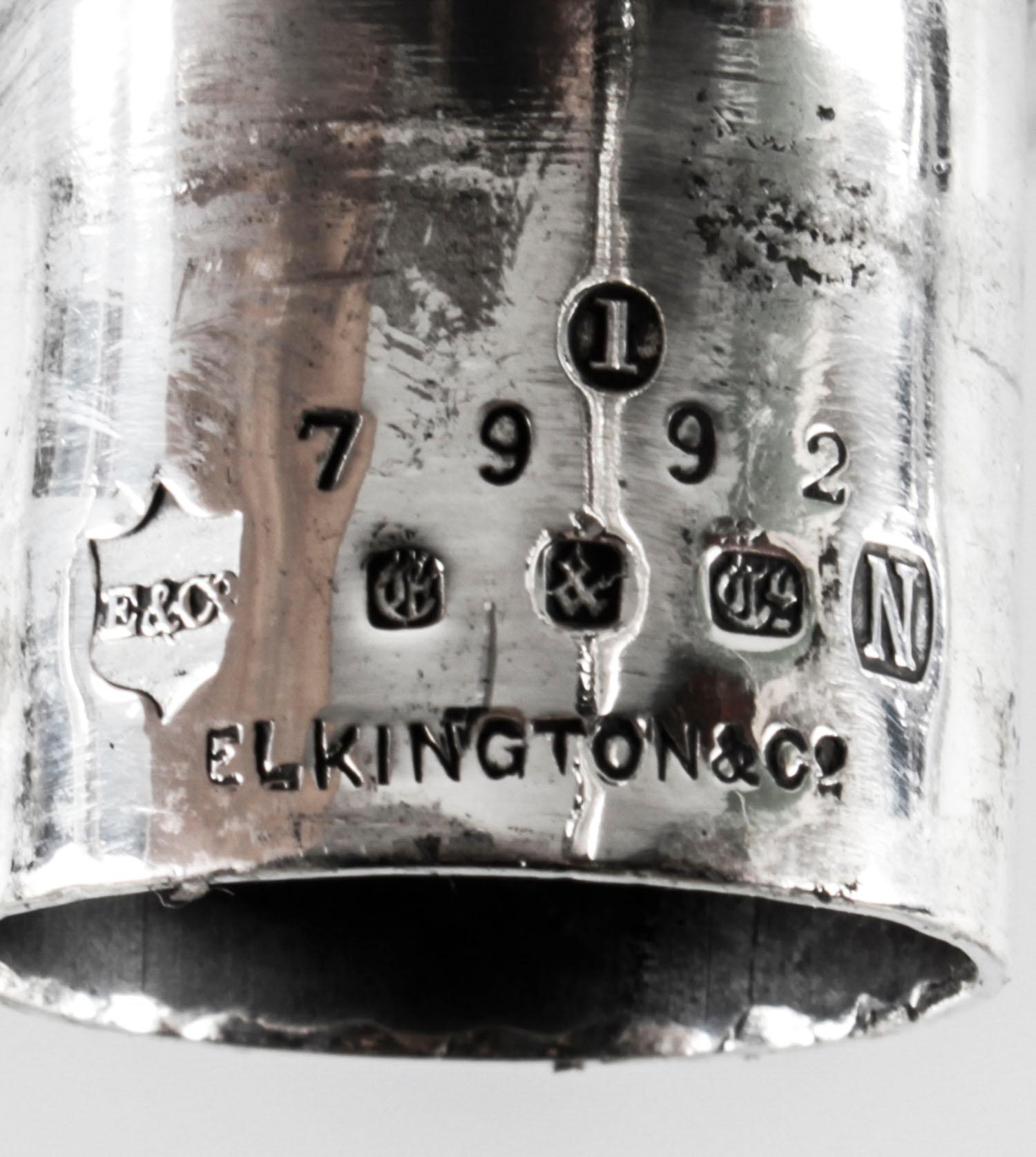 Paire de candélabres victoriens à cinq lumières en métal argenté d'Elkington du 19ème siècle en vente 10