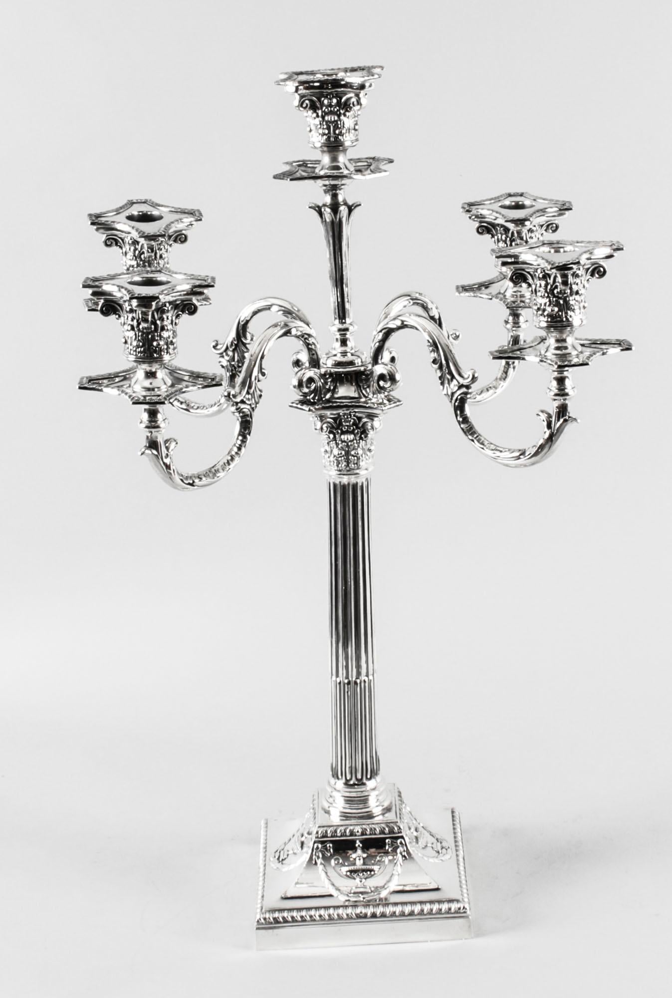 Anglais Paire de candélabres victoriens à cinq lumières en métal argenté d'Elkington du 19ème siècle en vente