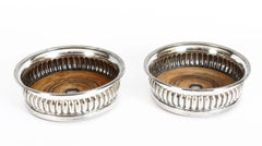 Paire victorienne de sous-verres à vin plaqué argent, 19ème siècle