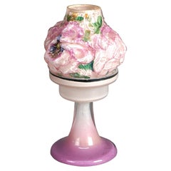 Ancienne lampe à bougie en verre soufflé avec pivoines Circa 1910