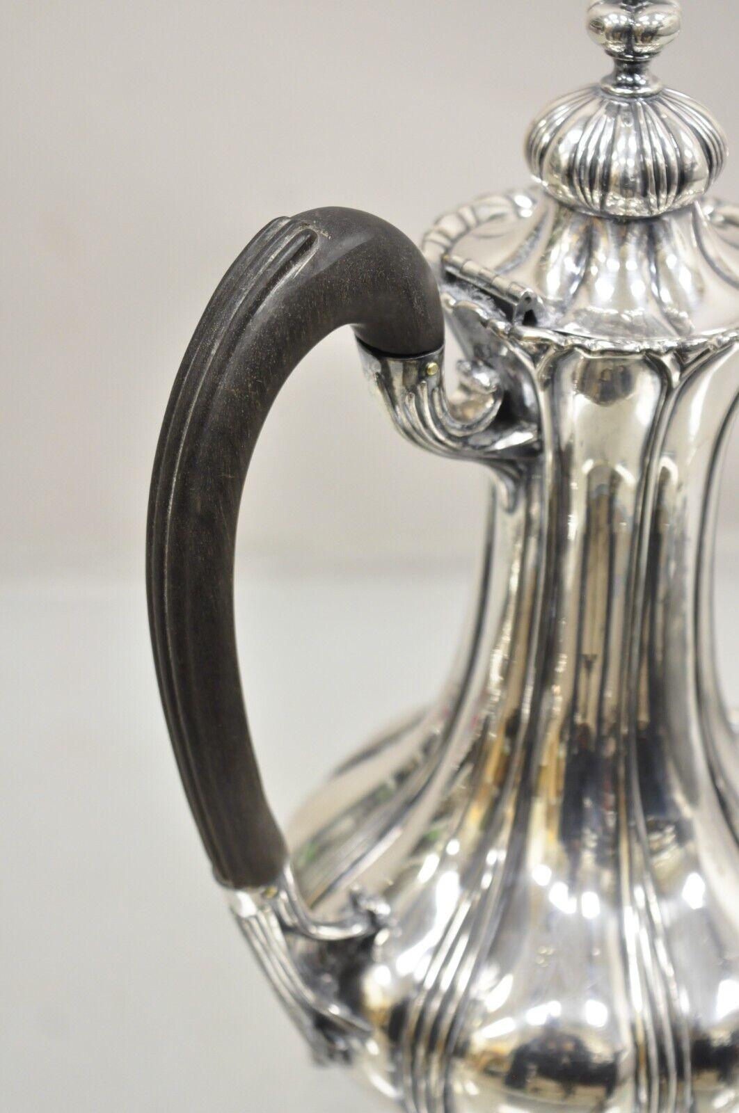 Antique Pairpoint Mfg Victorian Silver Plated Tea Pot Coffee Pot w/ Wood Handle In Good Condition For Sale In Philadelphia, PA