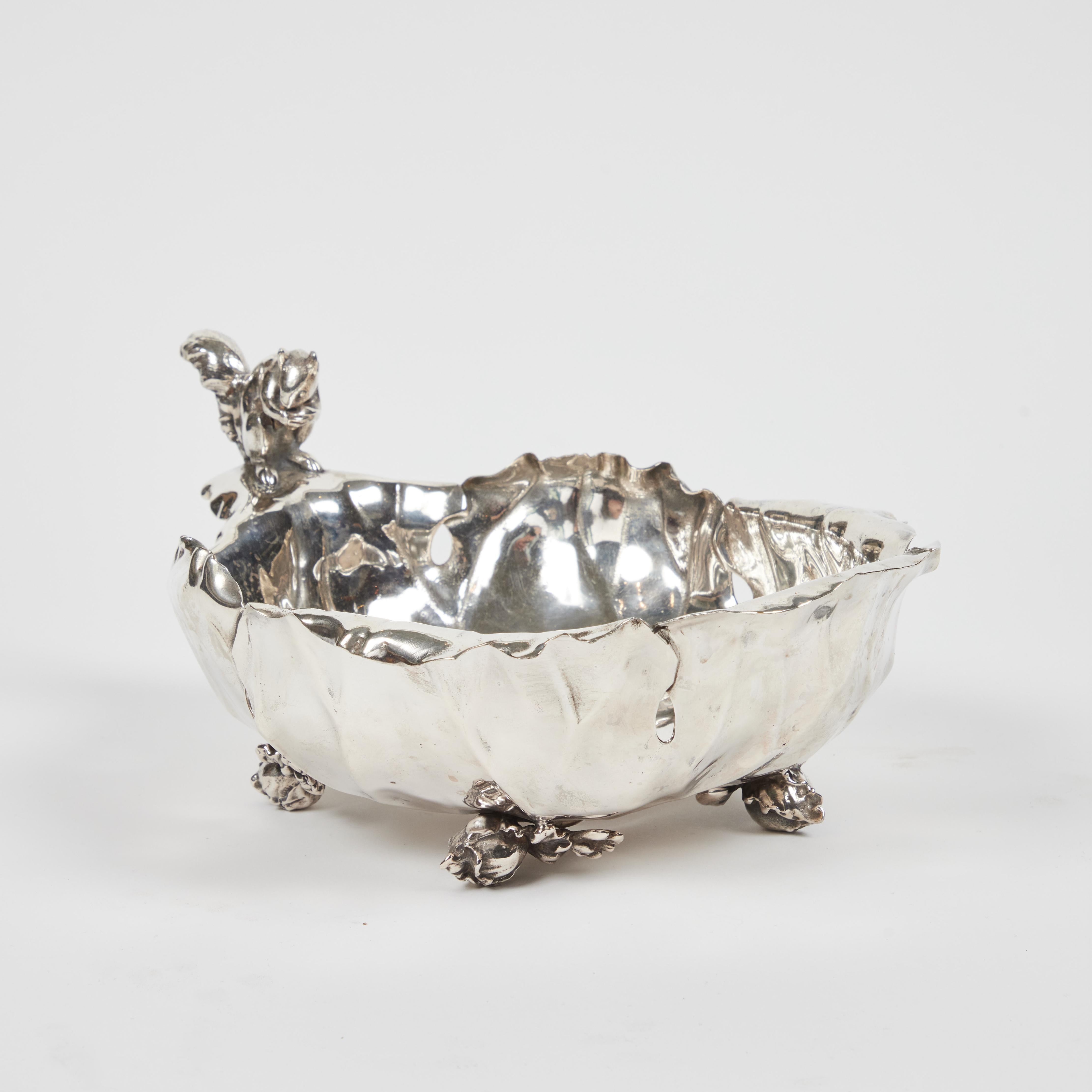 Antique Pairpoint Silver Plate Large Leaf Bowl w/ Squirrel Accent In Good Condition For Sale In Pasadena, CA