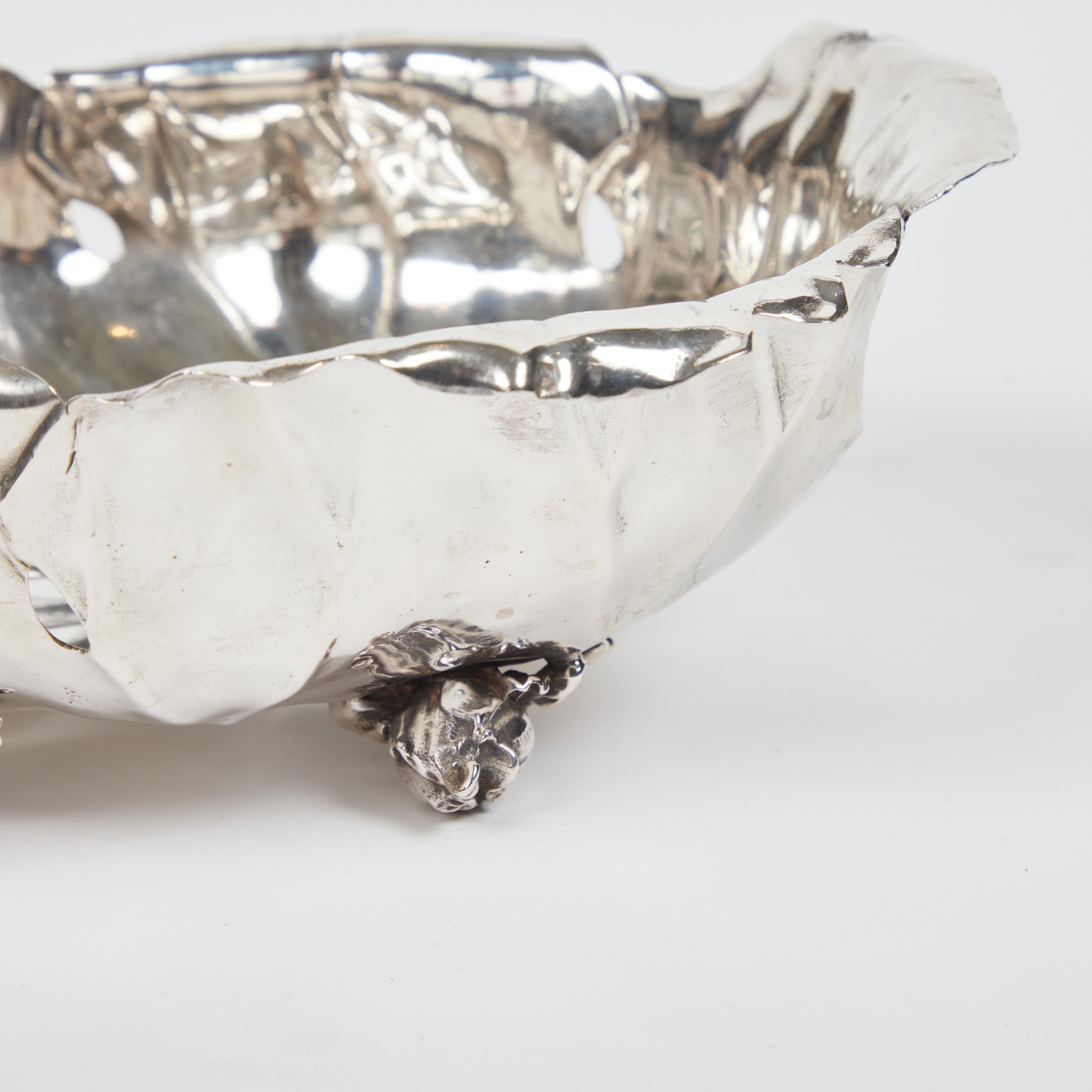 Antique Pairpoint Silver Plate Large Leaf Bowl w/ Squirrel Accent For Sale 2