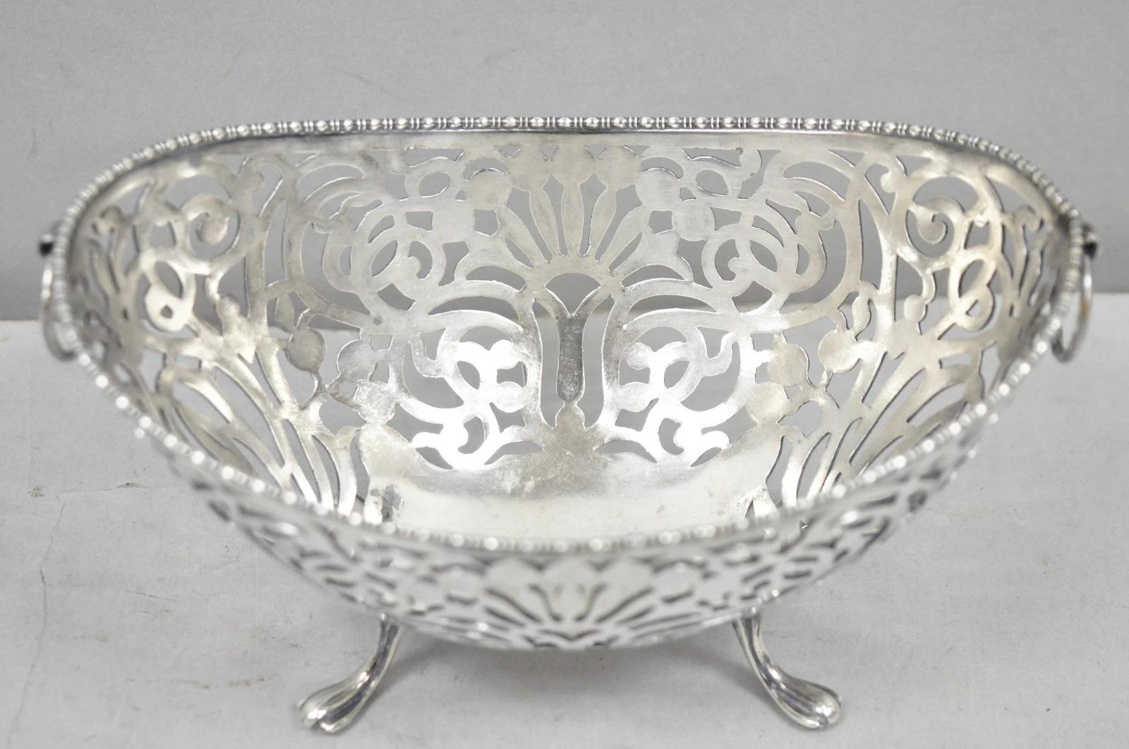 Antico Pairpoint Small Silver Plated Pierced Scrollwork Candy Dishl Bowl Basket In condizioni buone in vendita a Philadelphia, PA