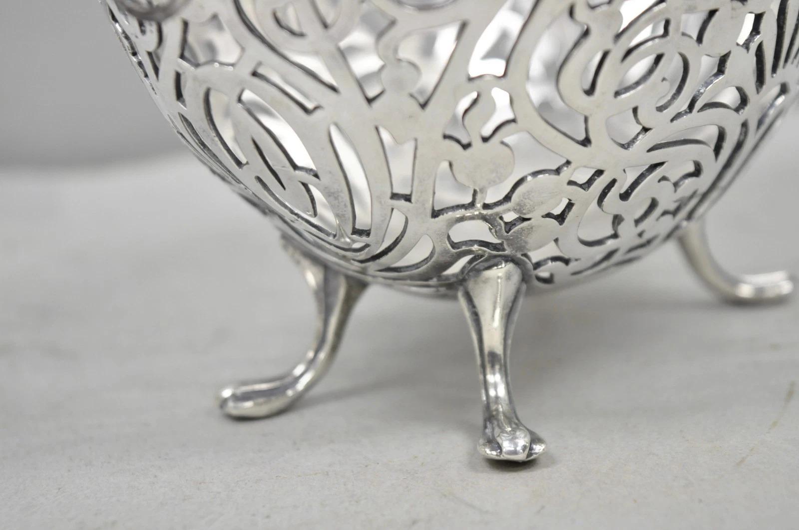 XX secolo Antico Pairpoint Small Silver Plated Pierced Scrollwork Candy Dishl Bowl Basket in vendita