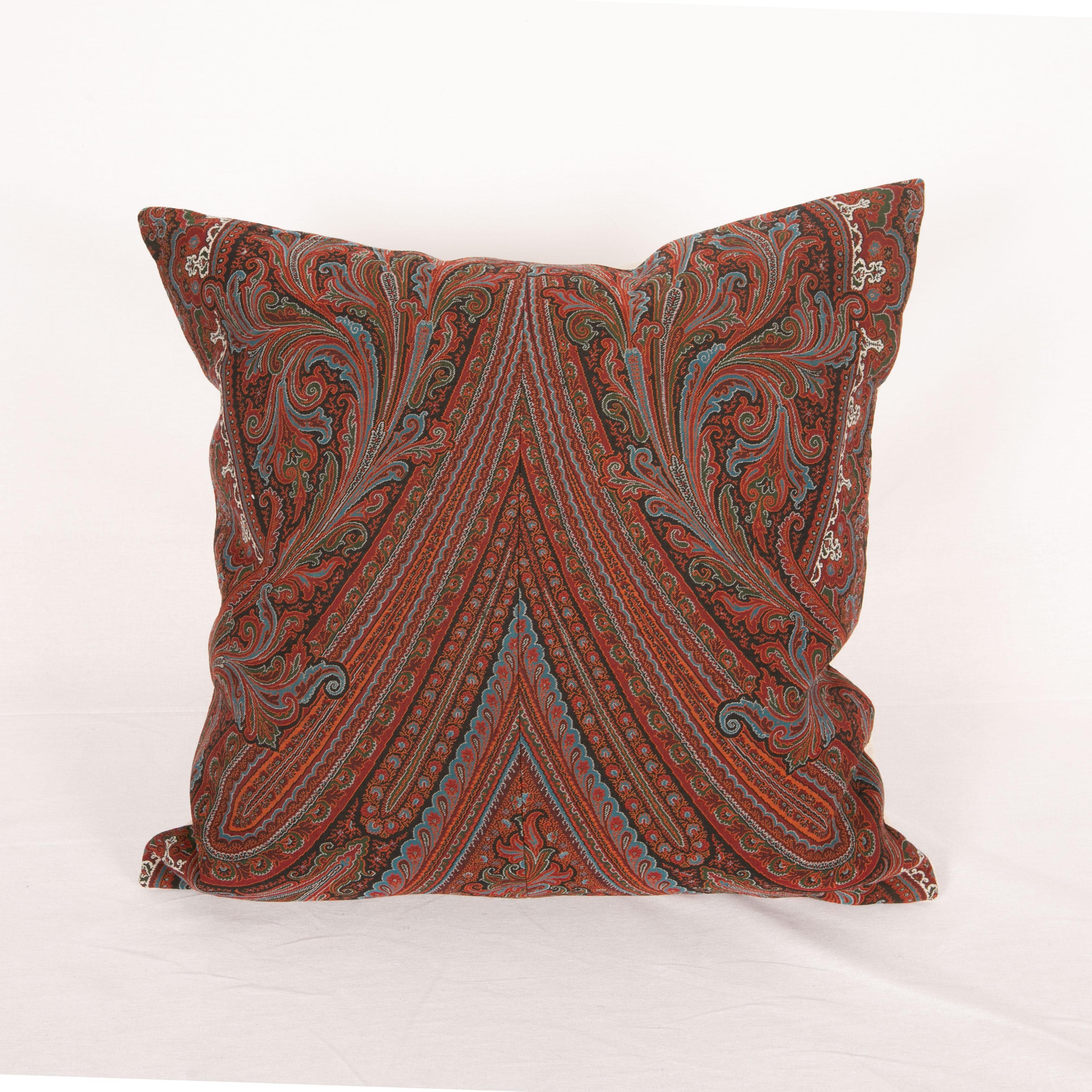 Pillow case is made from a European Paisley Shawl.
It does not come with an insert .
Linen in the back.
Zipper closure
Dry clean is recommended.