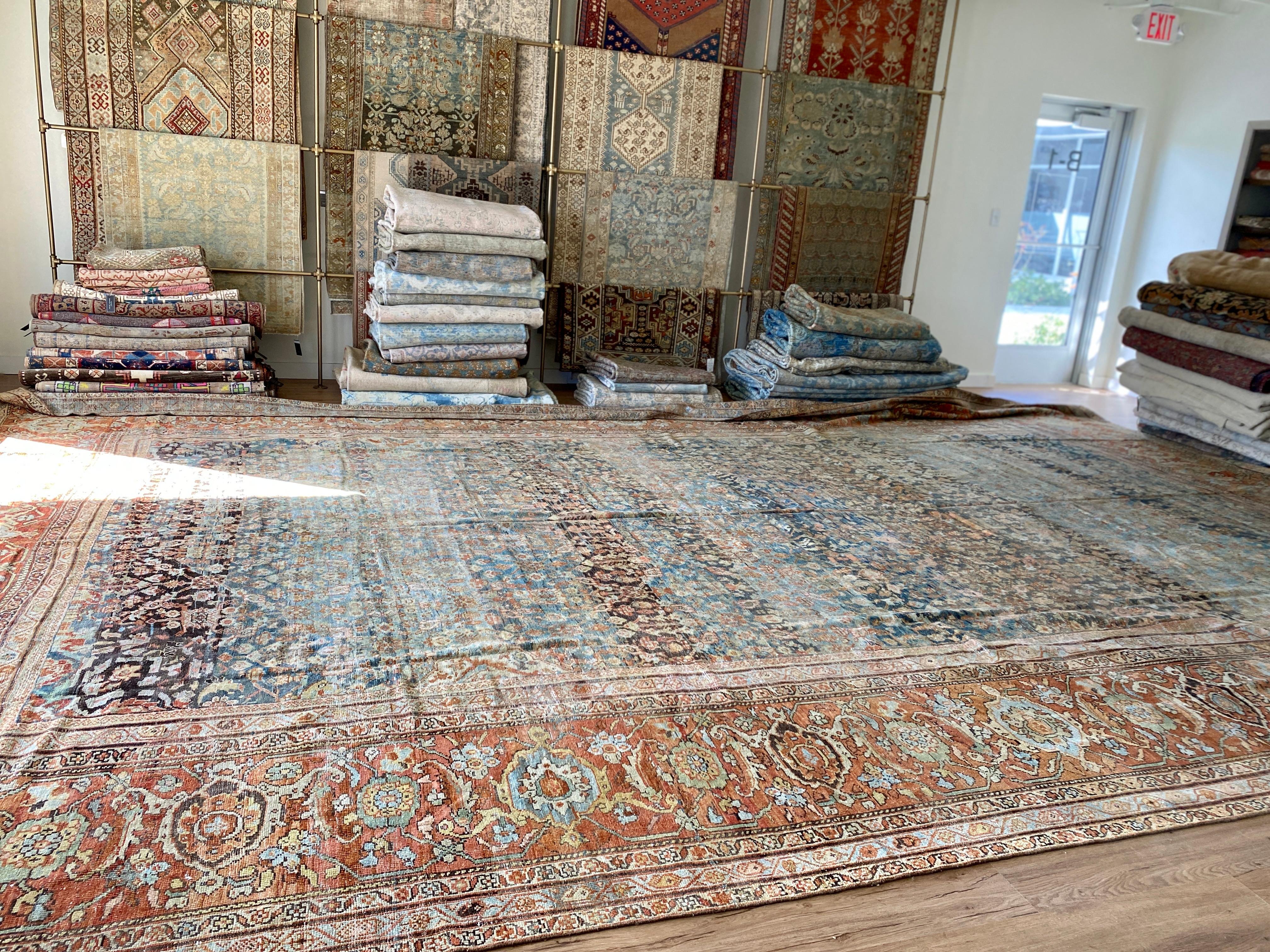 Antique Palace Size Persian Mahal Rug In Good Condition For Sale In West Palm Beach, FL
