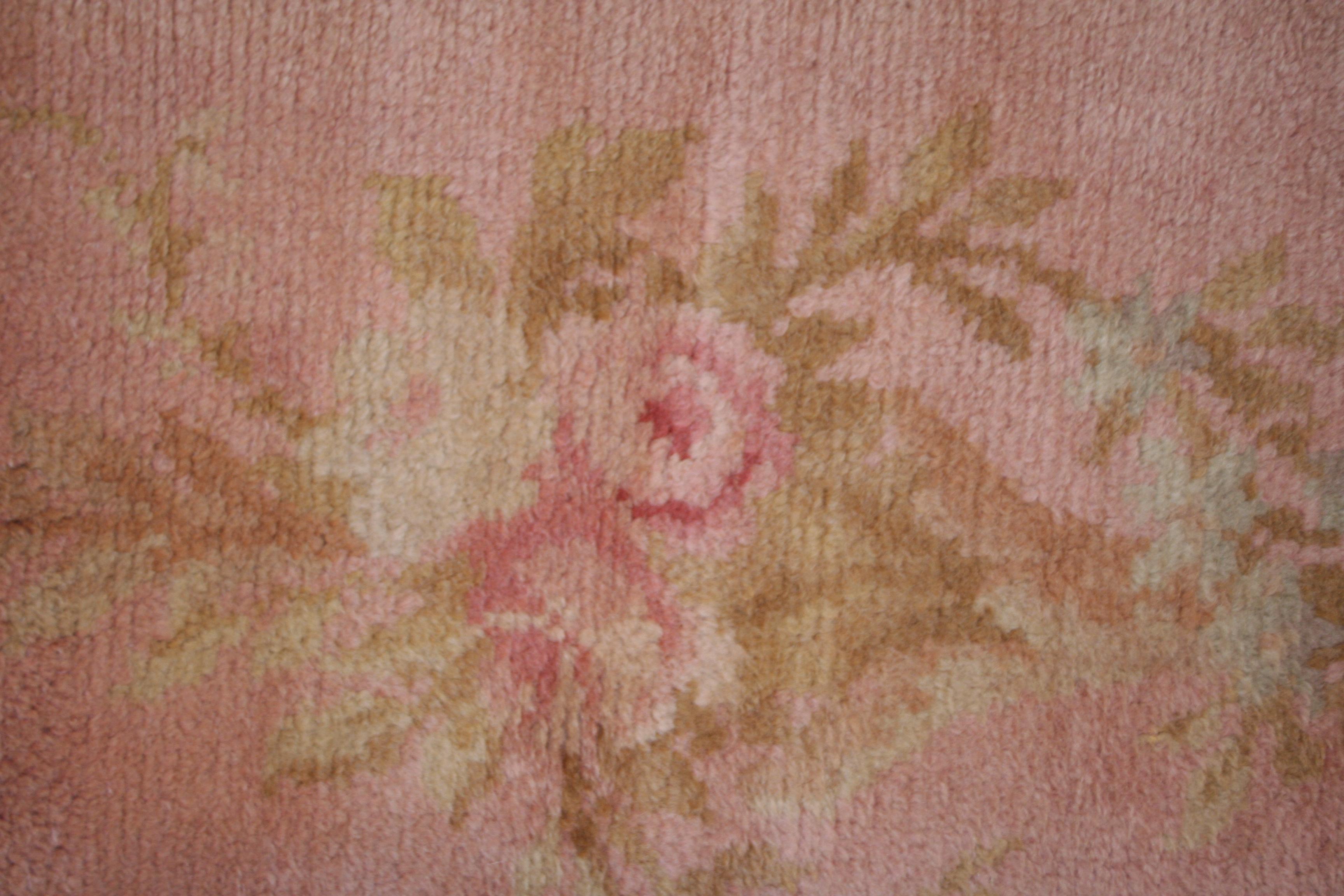 Antique Pale Pink Austrian Savonnerie Rug In Good Condition For Sale In Milan, IT