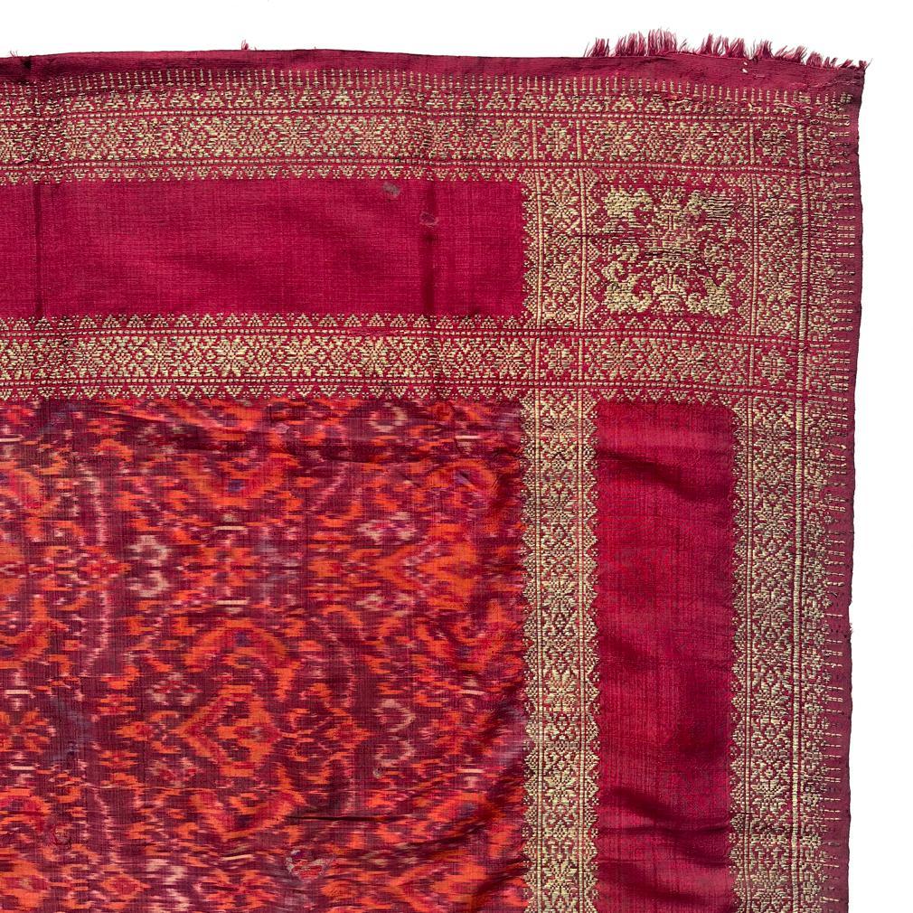 Indonesiano Antico Songket da uomo di Palembang e abito da cerimonia Ikat (iket kepala). in vendita