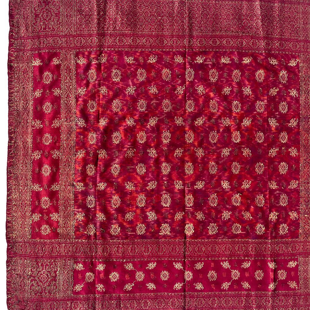 Antiguo paño de cabeza ceremonial de hombre de Songket e Ikat de Palembang (iket kepala) Oro en venta