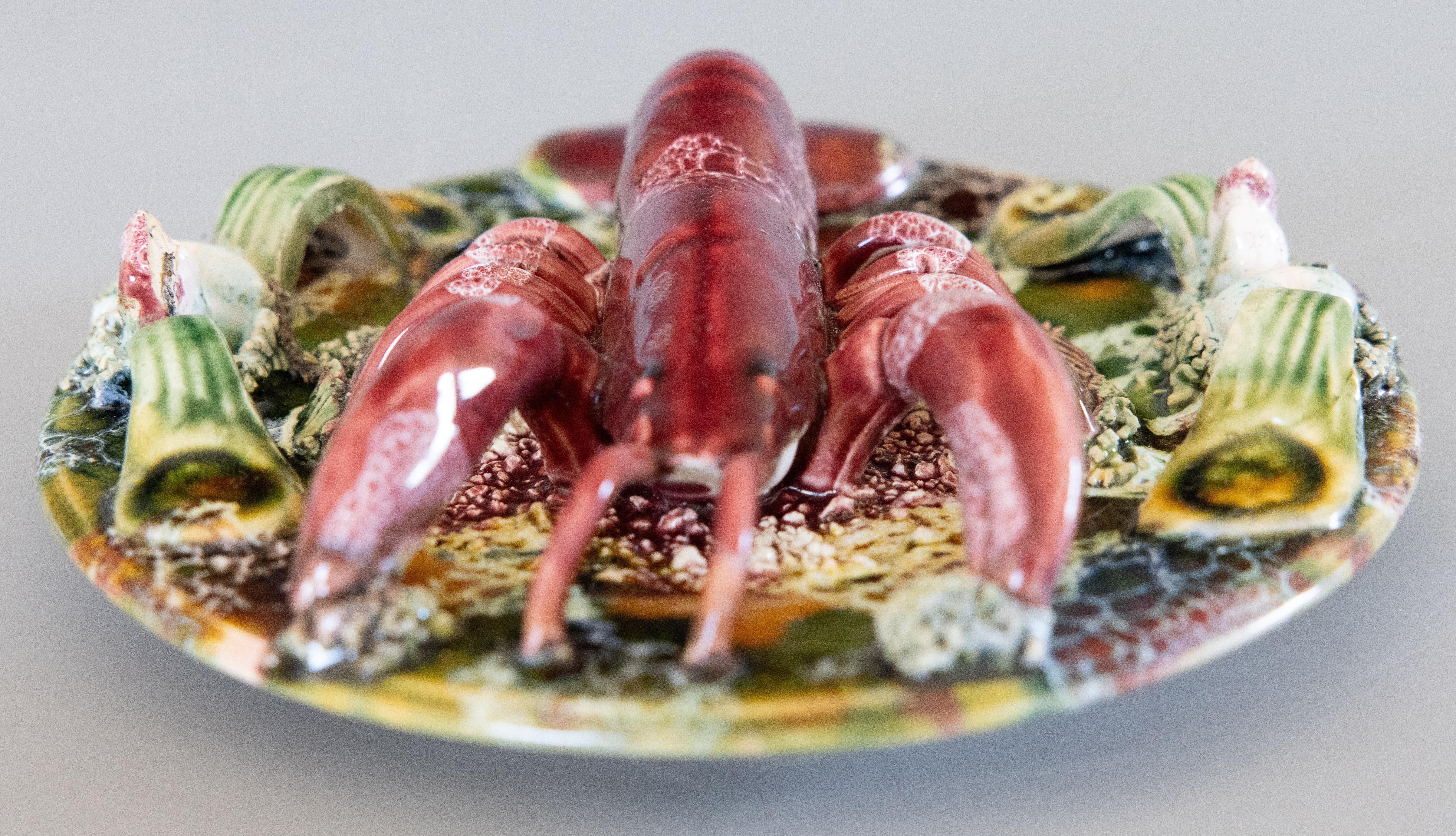 Français Assiette à homard antique en majolique de Palissy en vente