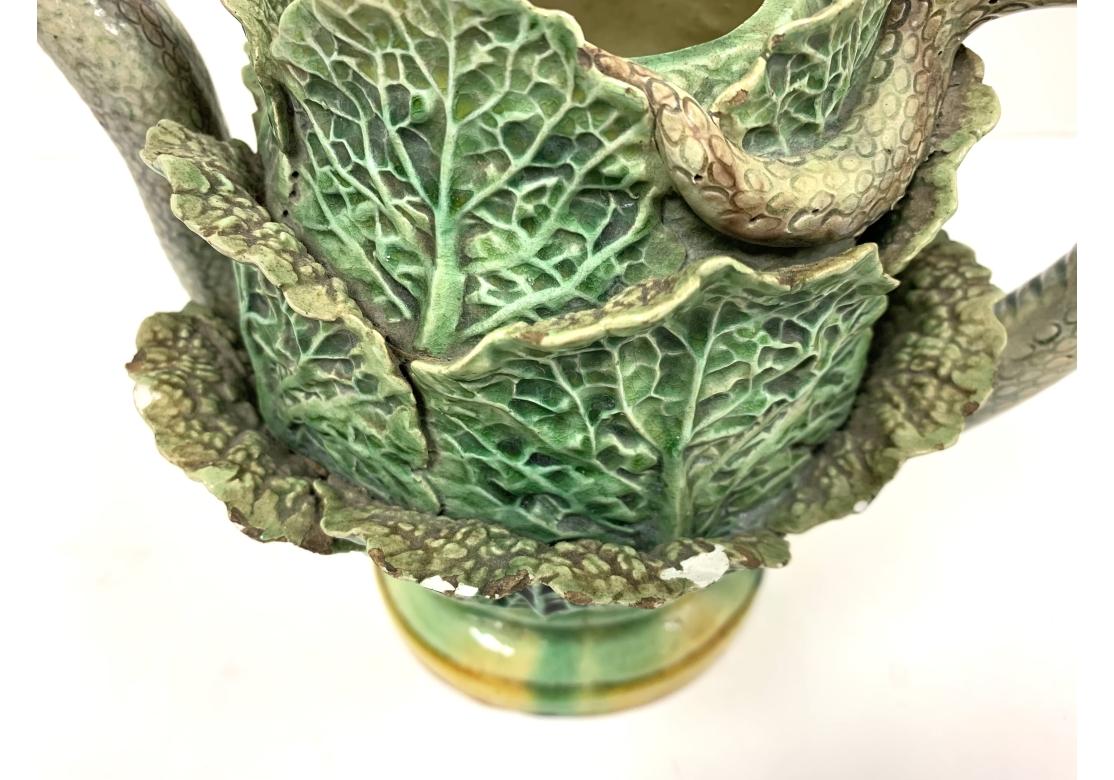 XIXe siècle Ancienne théière Palissy en majolique avec serpent et choux à restaurer en vente