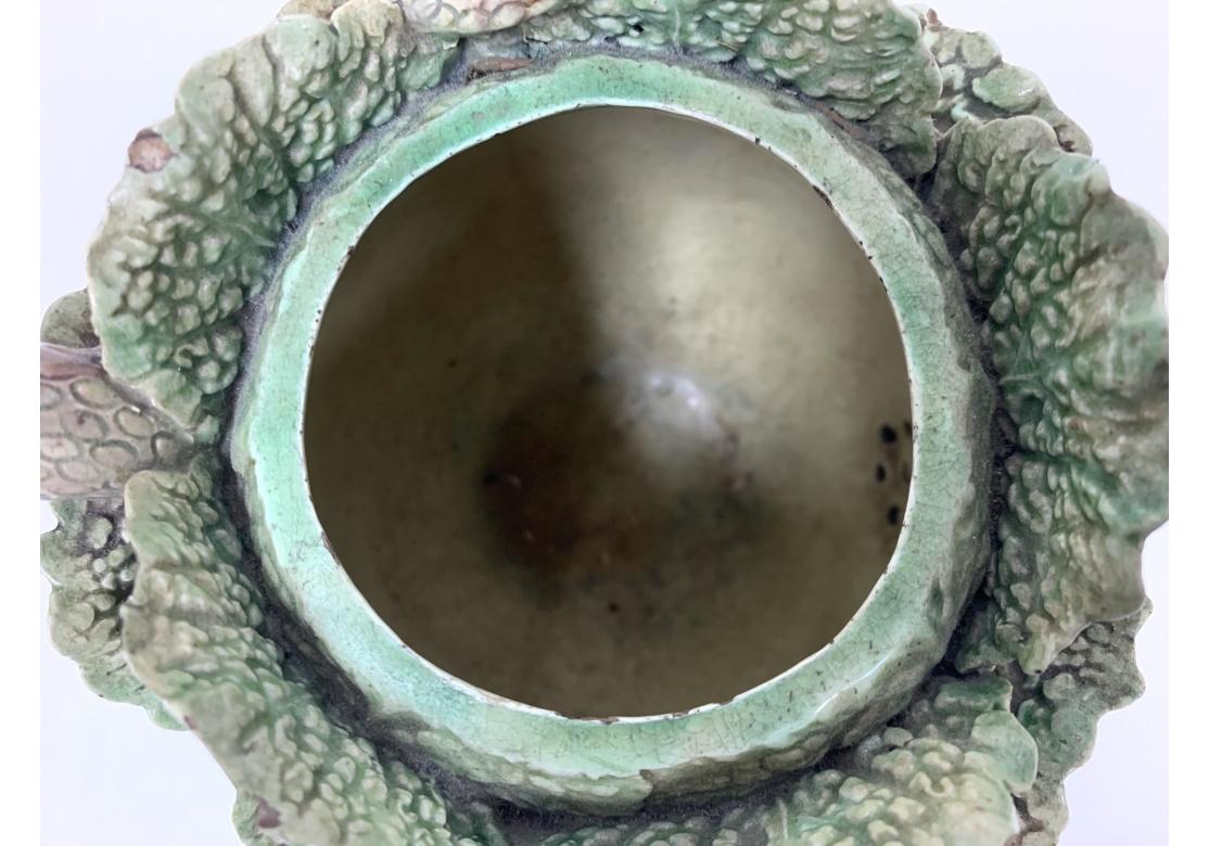 Ancienne théière Palissy en majolique avec serpent et choux à restaurer en vente 1