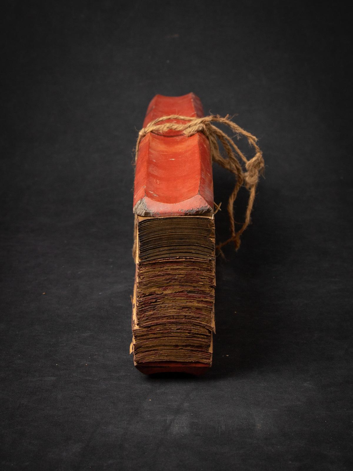 Antiguo libro manuscrito de hojas de palmera de Birmania Birmano