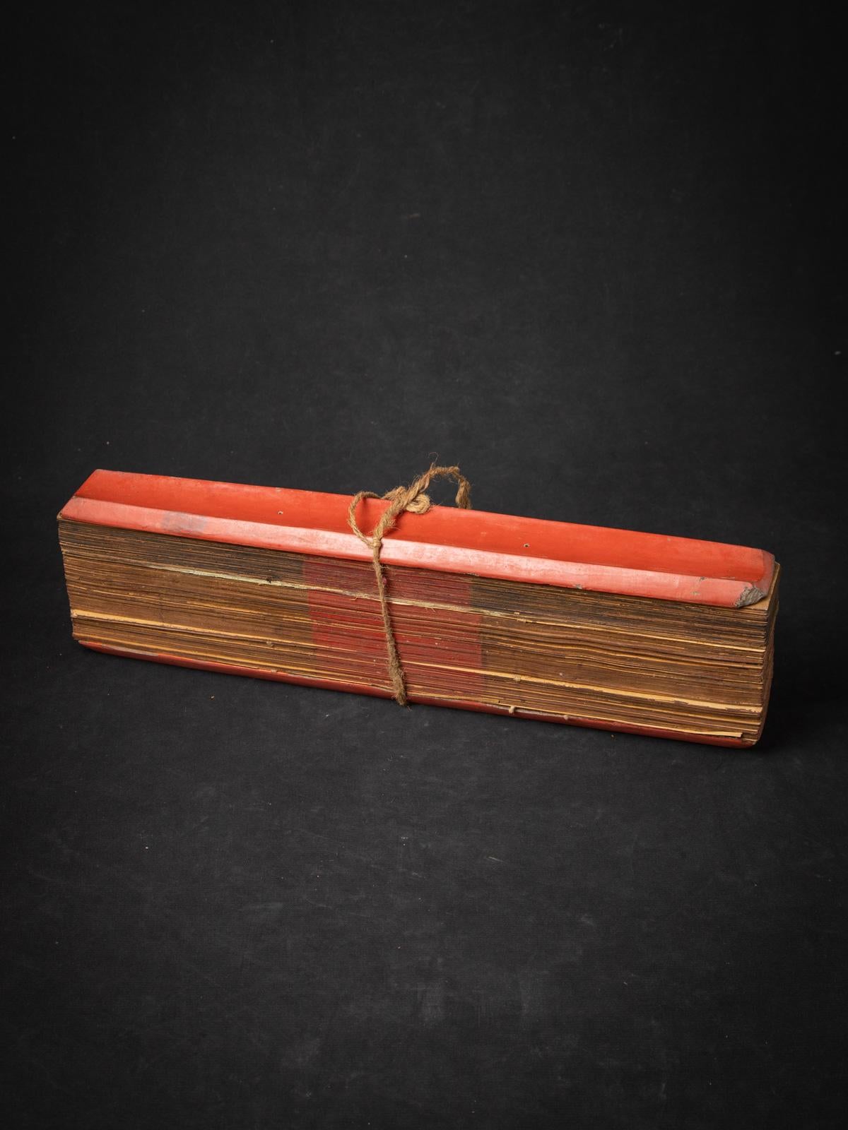 Antiguo libro manuscrito de hojas de palmera de Birmania 1