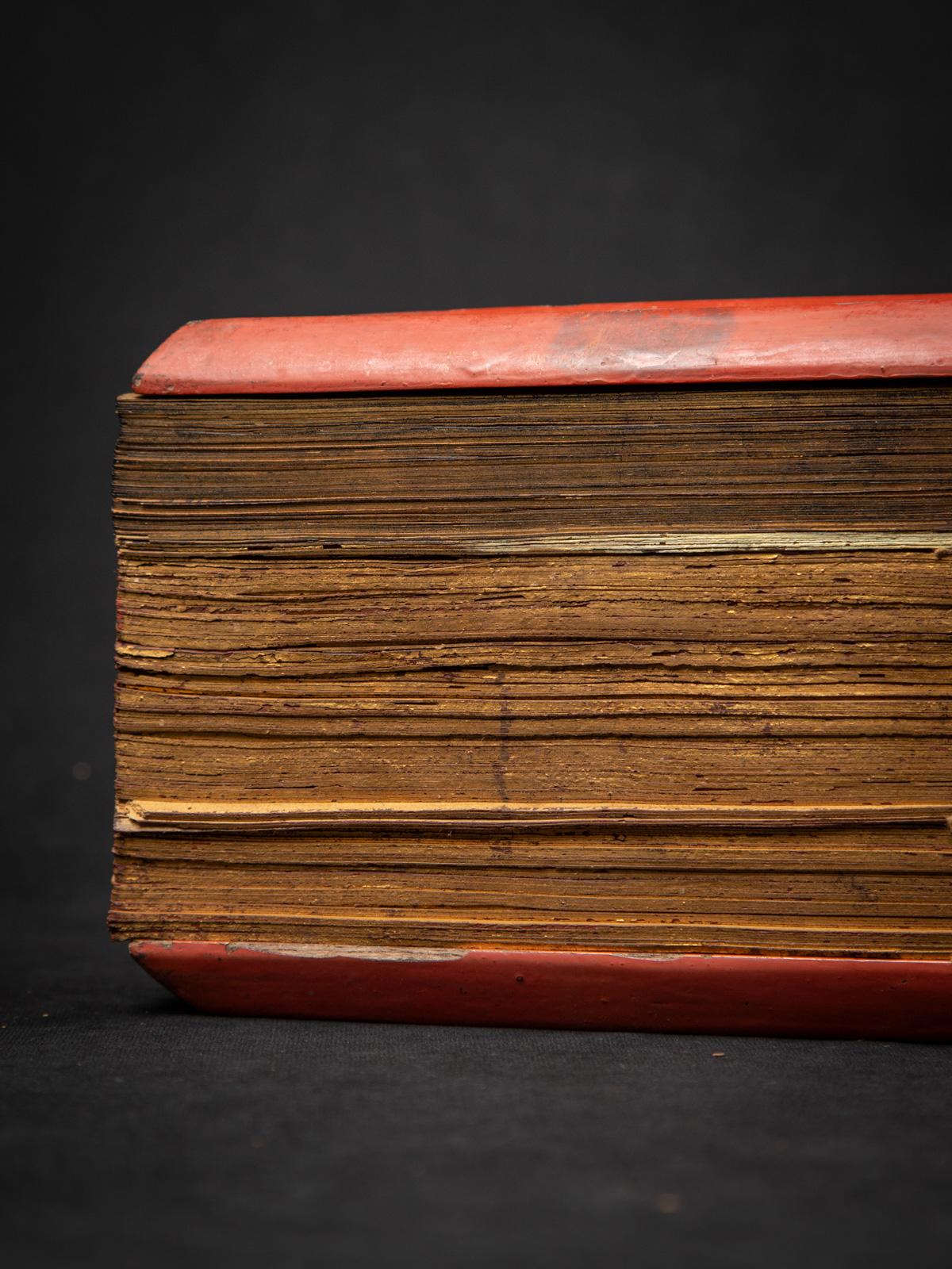 Antiguo libro manuscrito de hojas de palmera de Birmania 2