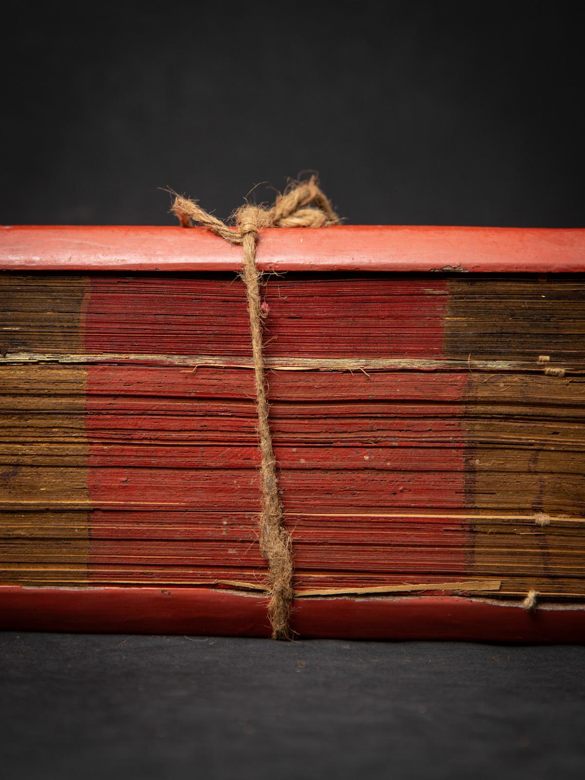 Antiguo libro manuscrito de hojas de palmera de Birmania 3