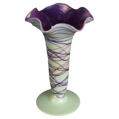 Antike Palme-Koenig-Vase aus böhmischem Kunstglas in Faden- und geriffelter und geriffelter Form #218 um 1920