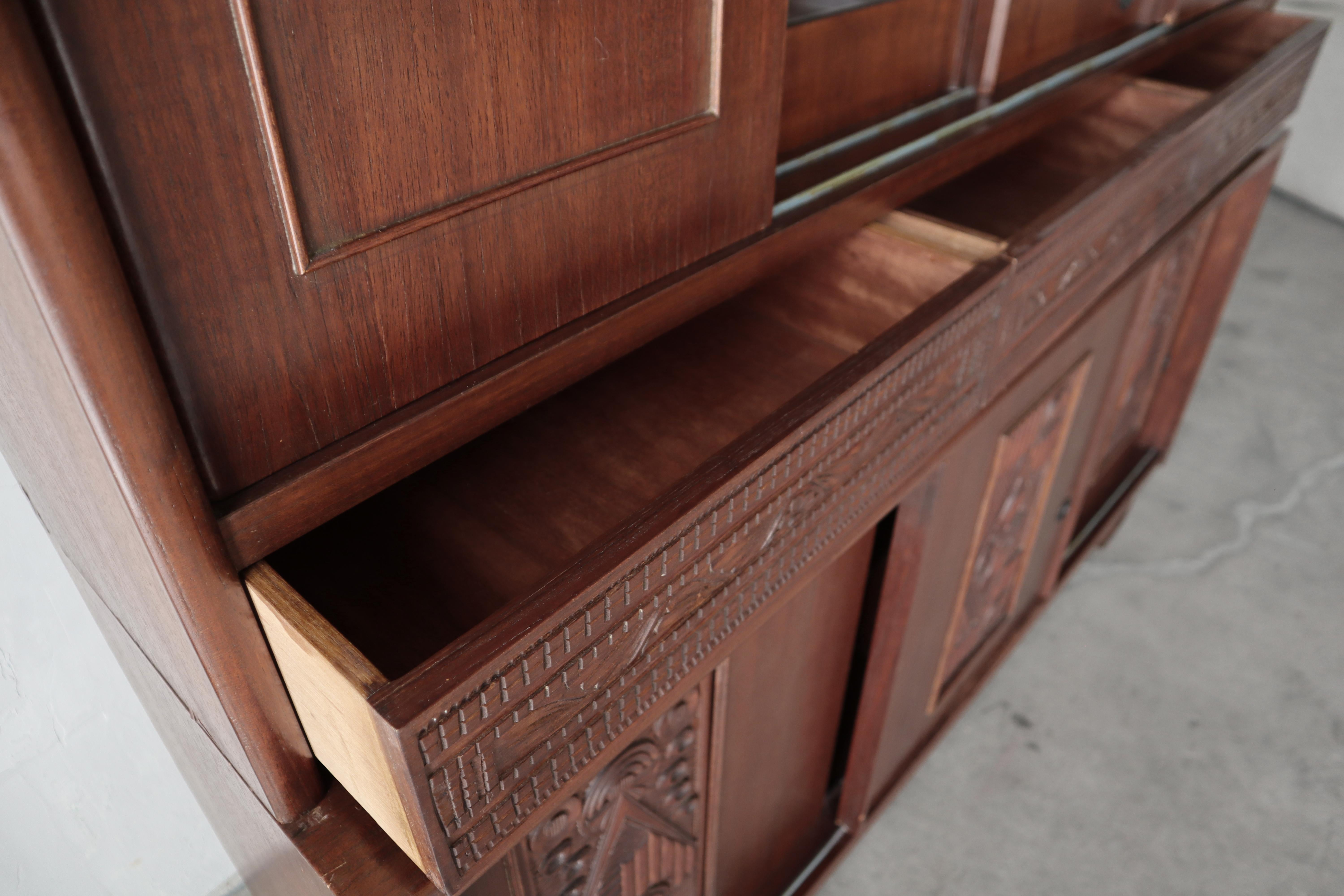 Antike Panelcarve Holz Hutch Cabinet im Angebot 3