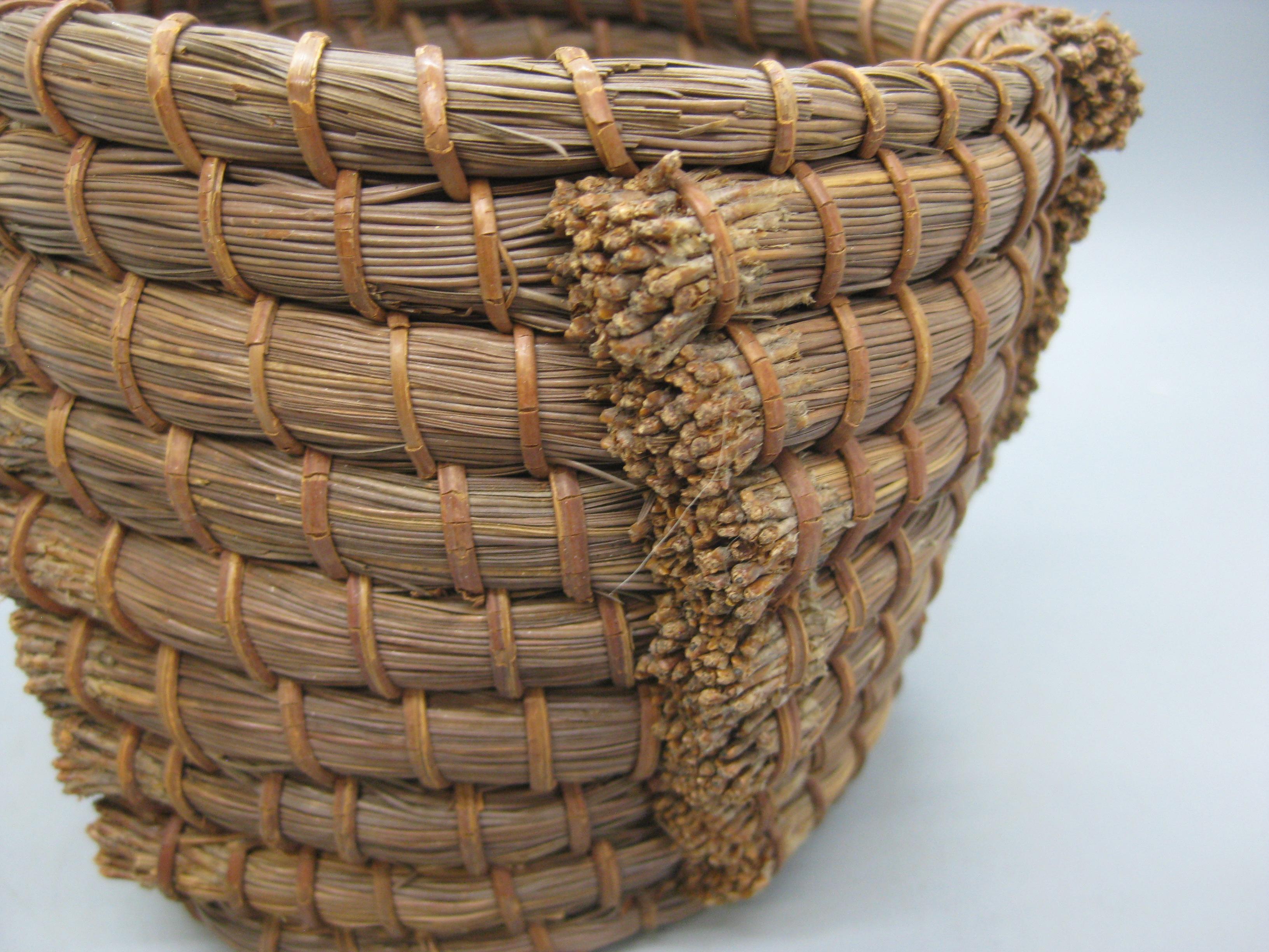 Natural Fiber Antique Papago Native American Indian Coiled Pine Needle Basket For Sale