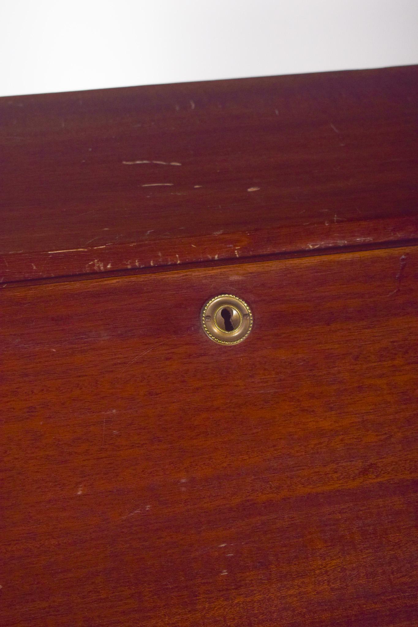 Anglais Commode en papier ancienne en acajou en vente