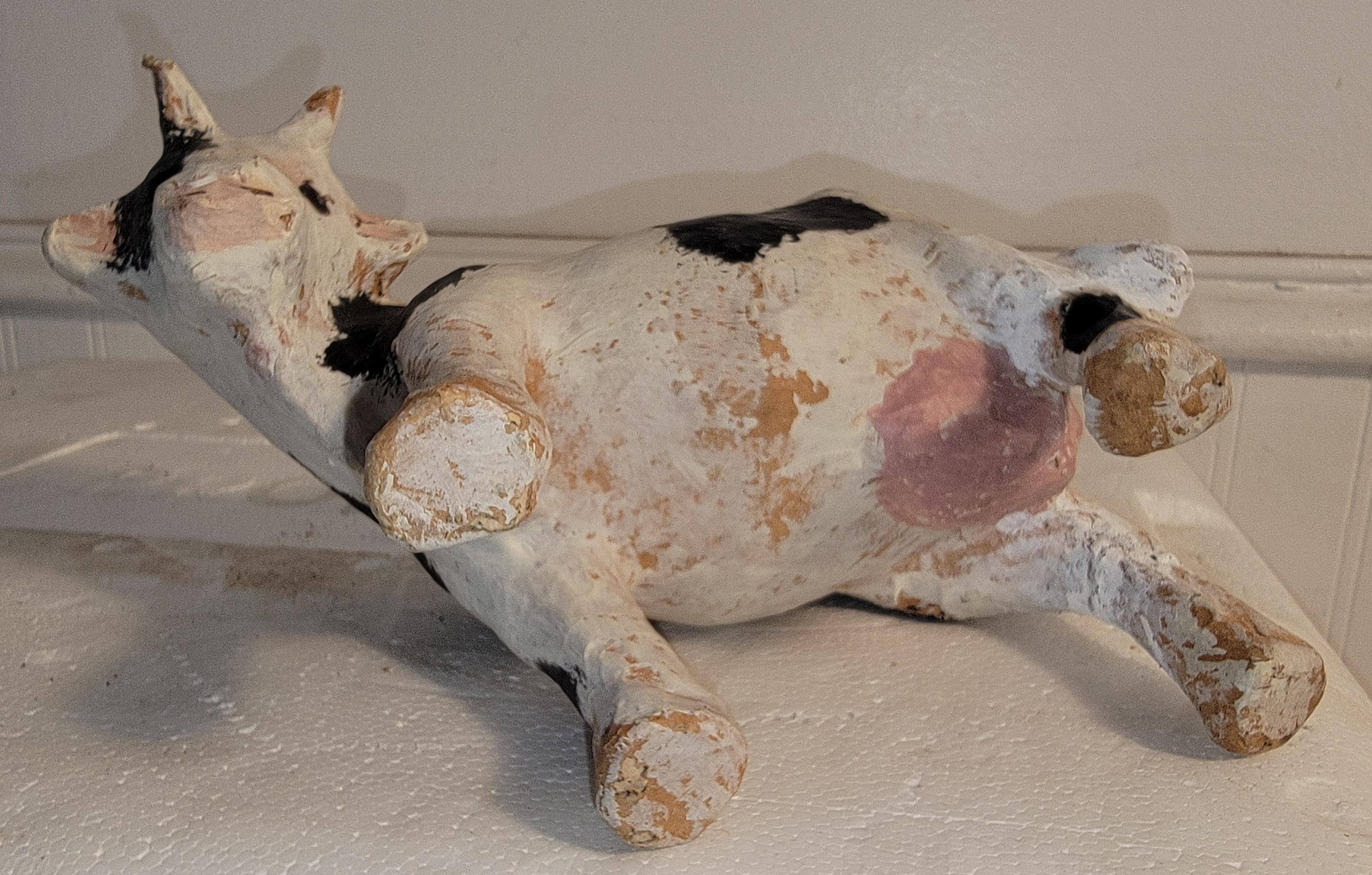 Fatto a mano Mucca antica in cartapesta in vendita